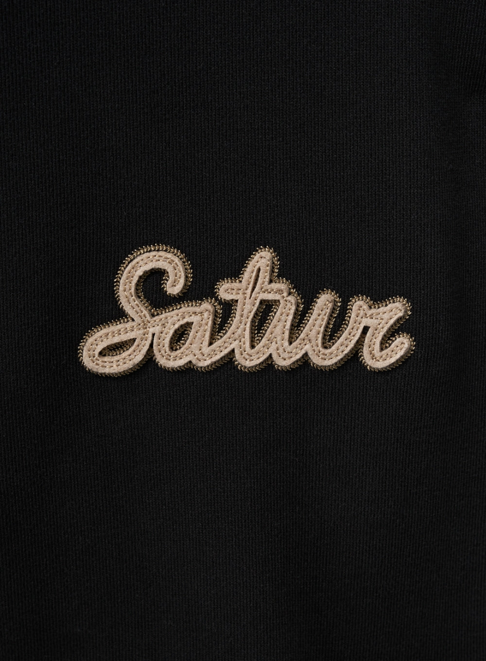 [satur] Satur Applique Round Neck Hoodie - Black