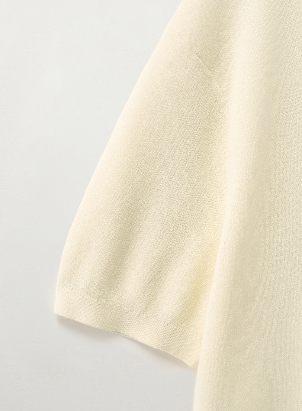 [satur] (W) Light Weight Crew Neck Half Knit - Cream