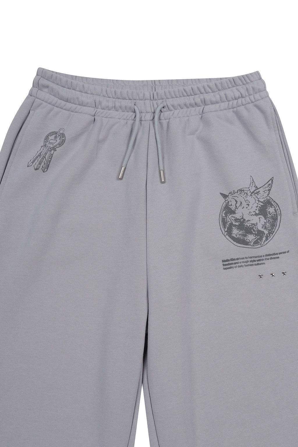 [matinkim] GRAFFITI ARTWORK SWEATPANTS IN SMOKE BLUE