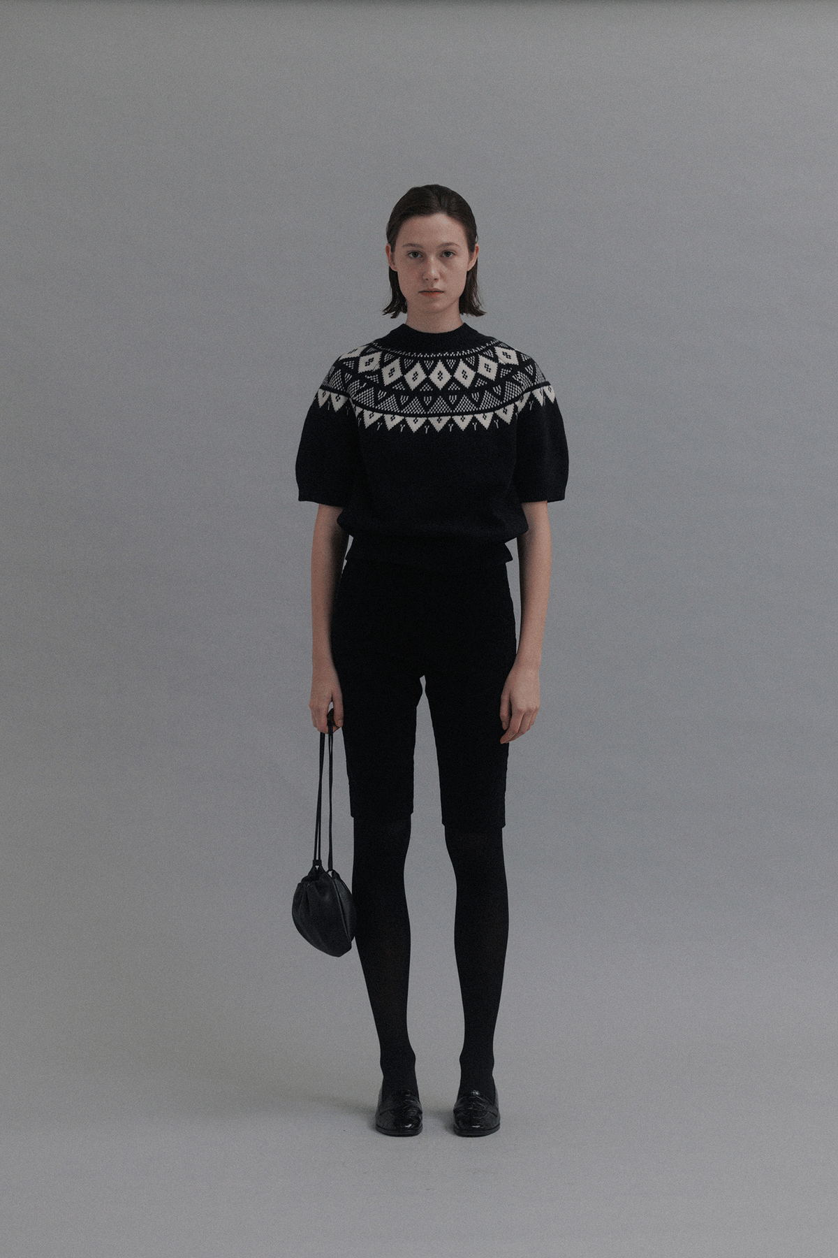 Nothing Written Ailos pattern short sleeve knit (Dark navy)