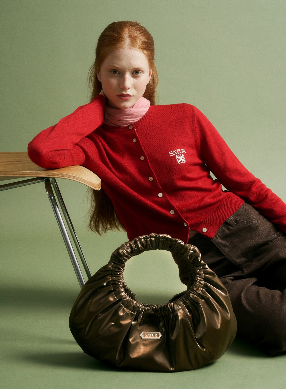 [satur] Scrunchie Medium Shoulder Bag - Brown