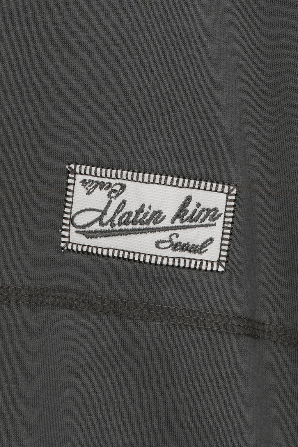[matinkim] STITCH LABEL SWEATSHIRT IN CHARCOAL