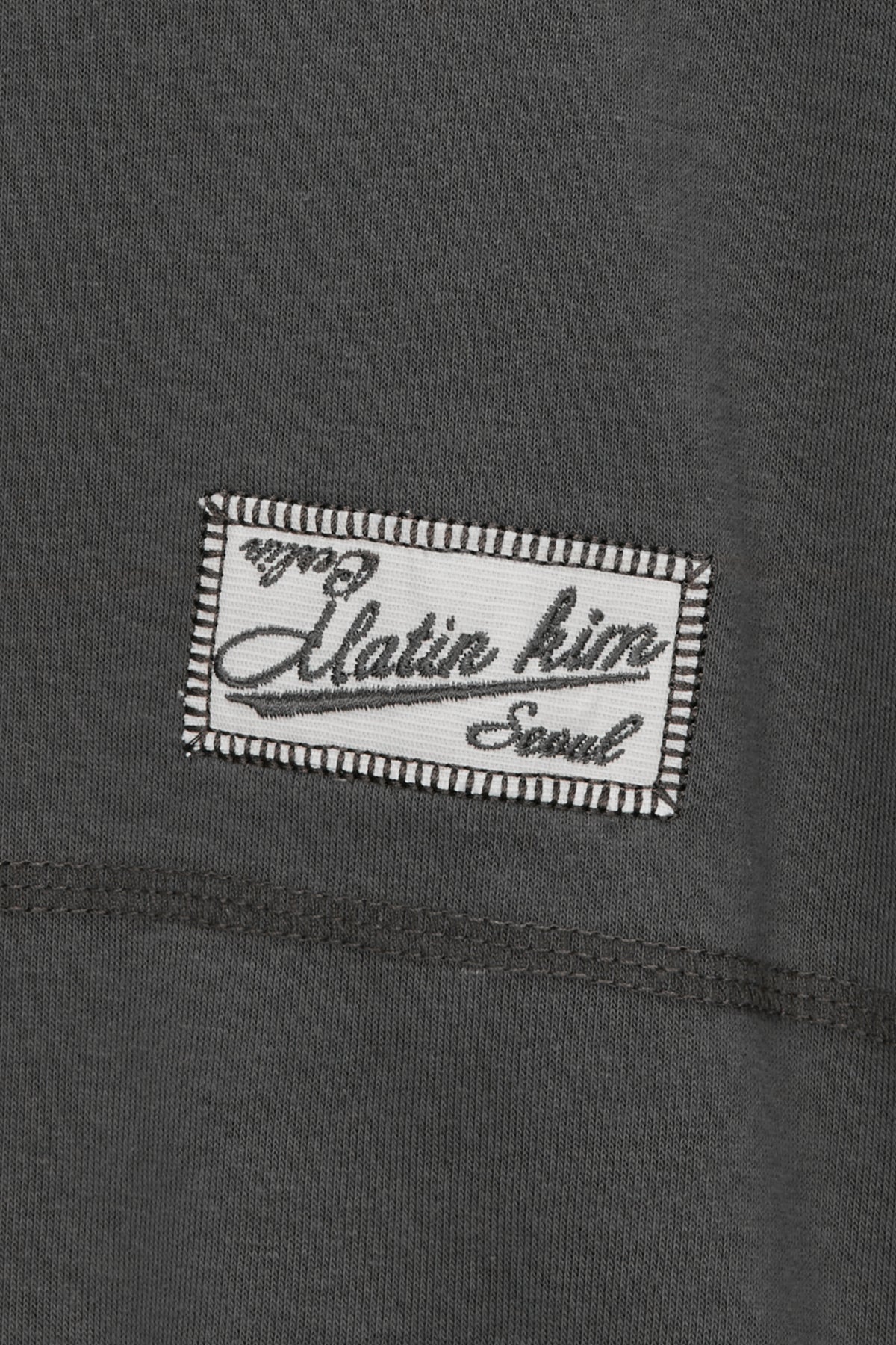 [matinkim] STITCH LABEL SWEATSHIRT IN CHARCOAL