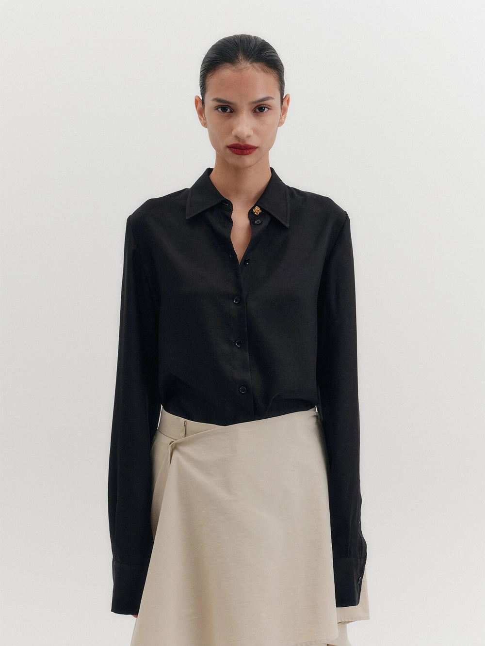 EENK Brooch Classic Shirt - Black