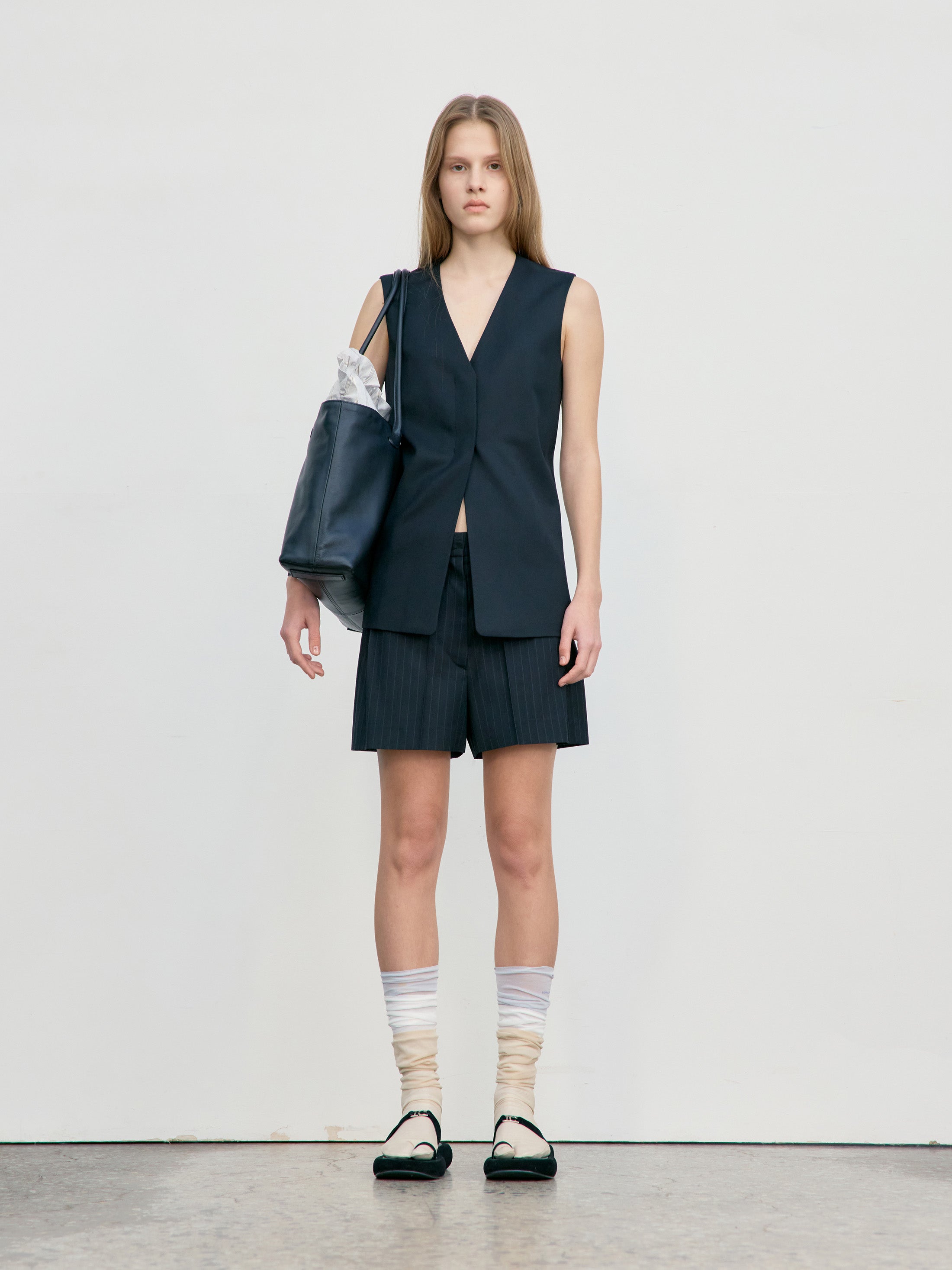 [Low Classic] Waist Point Wool Vest_Black
