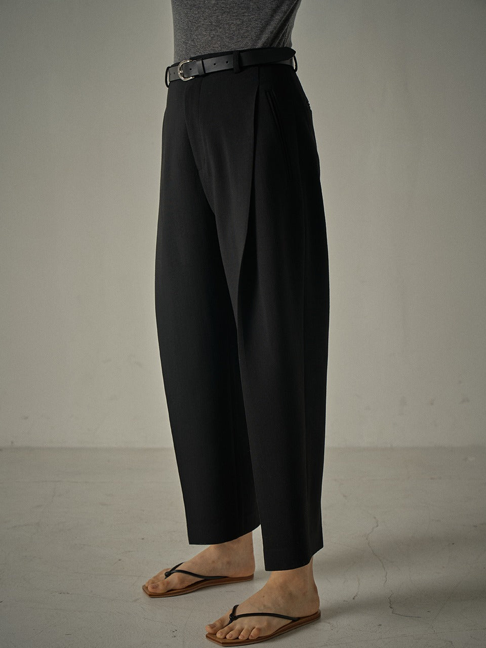 Facade Pattern Round Wool Pants black