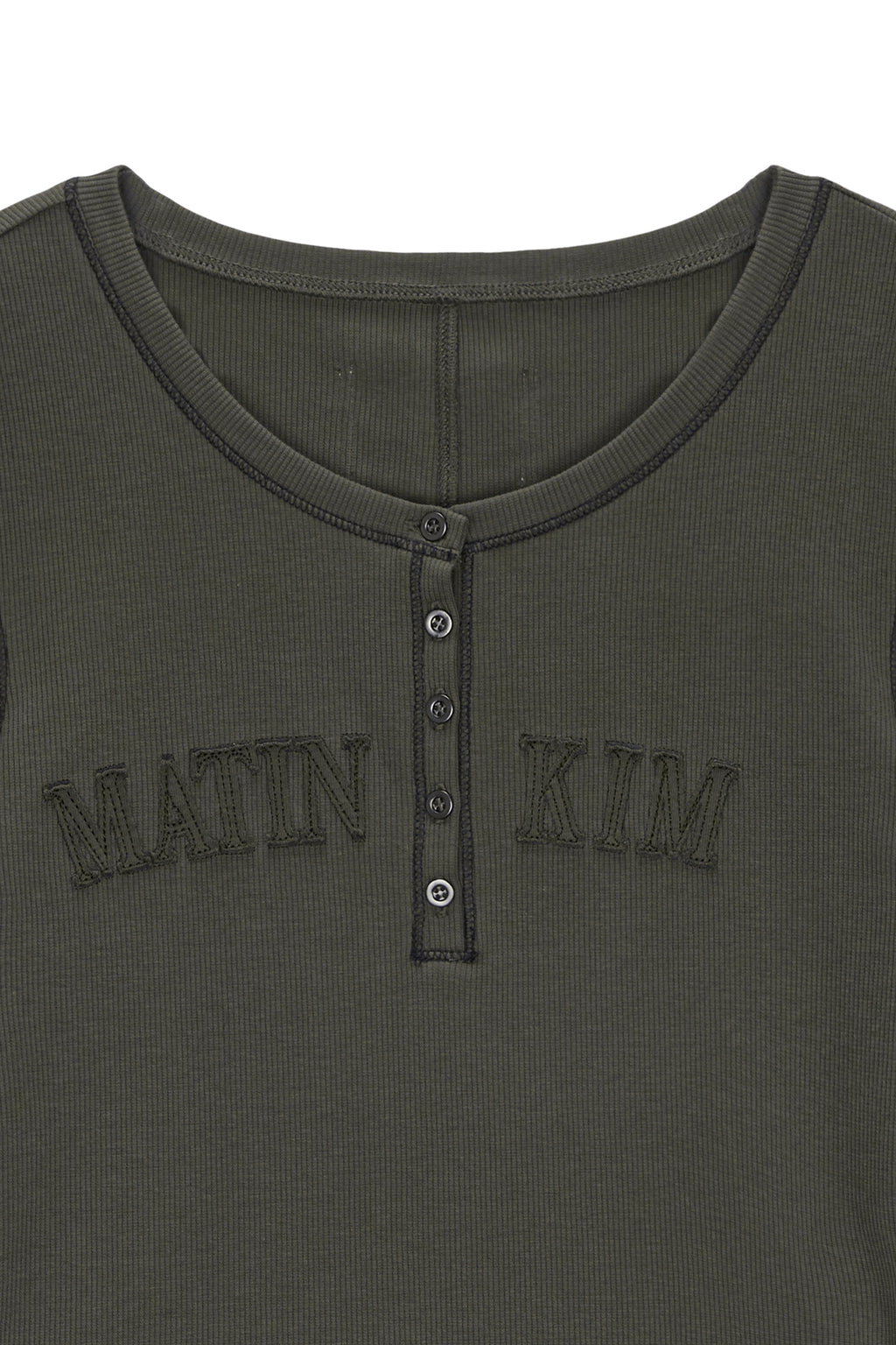 [matinkim] APPLIQUE LOGO HENLY NECK SLIM TOP IN KHAKI