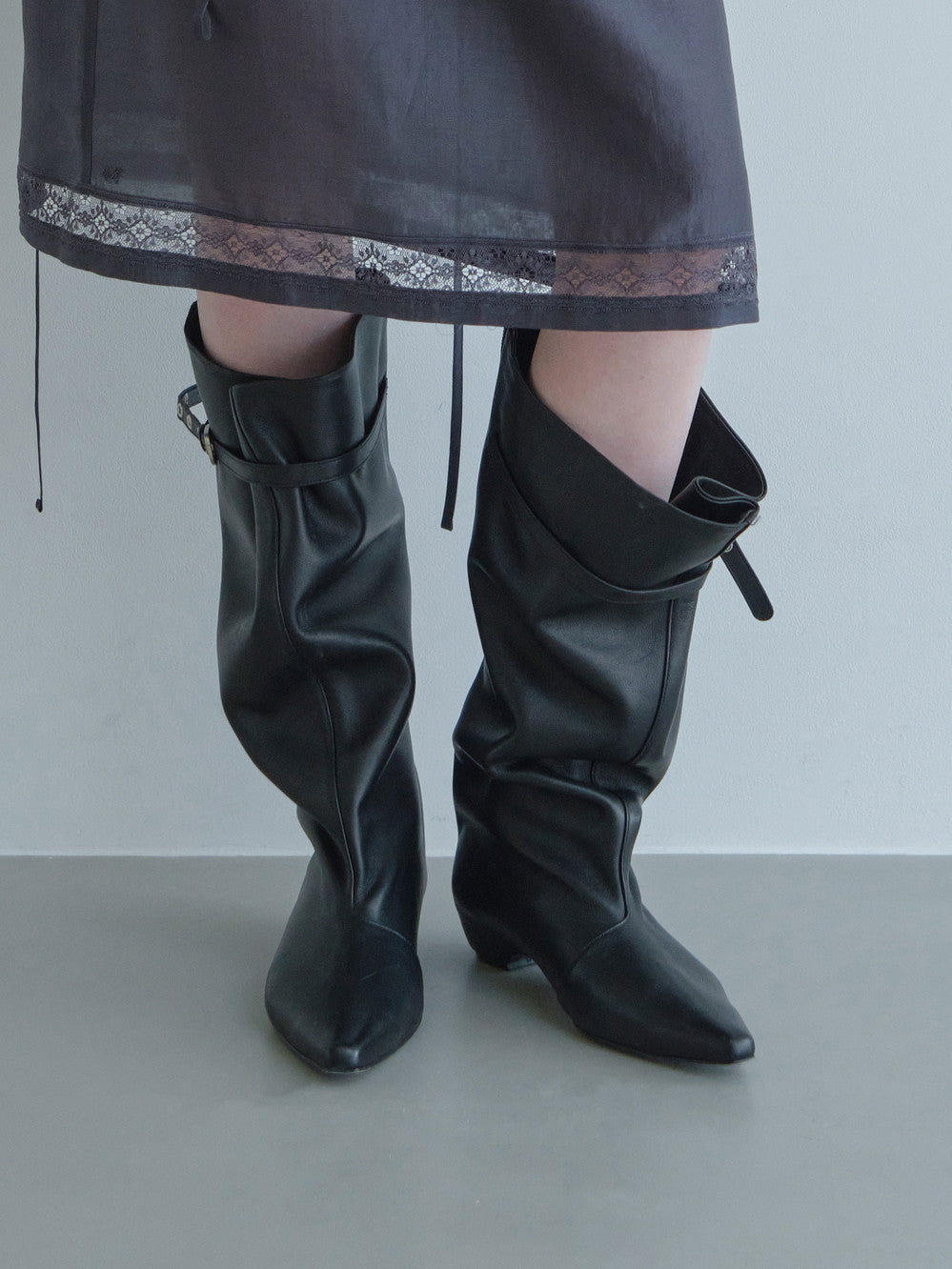 Low Classic Back-Zipped Middle Boots Black