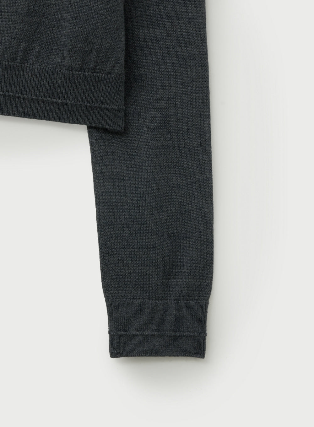 [satur] (W) Loren Basic Crew Neck Fine Cardigan - Charcoal