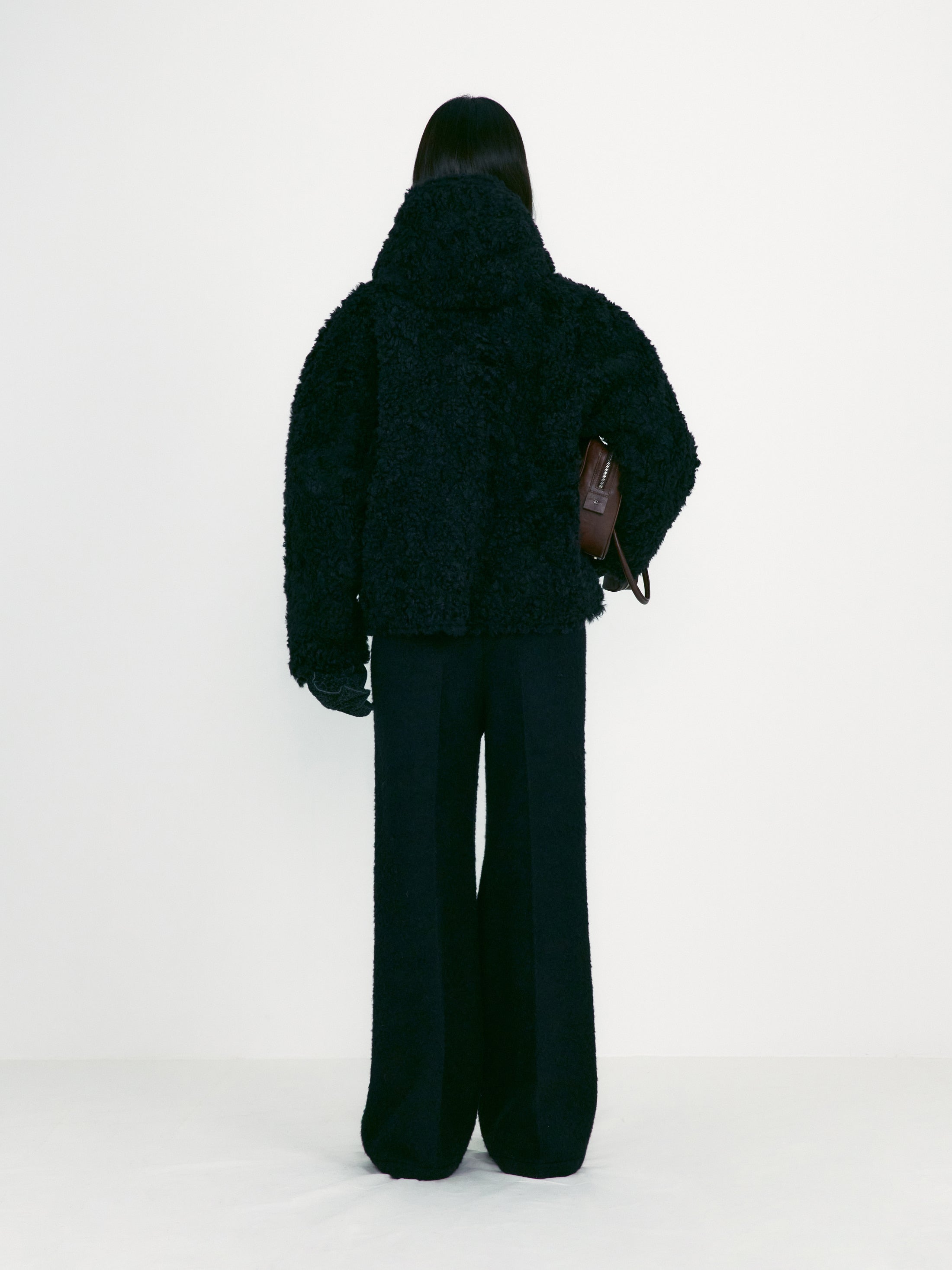 [low_classic] Reversible Duffle Short Coat - Fur
Black