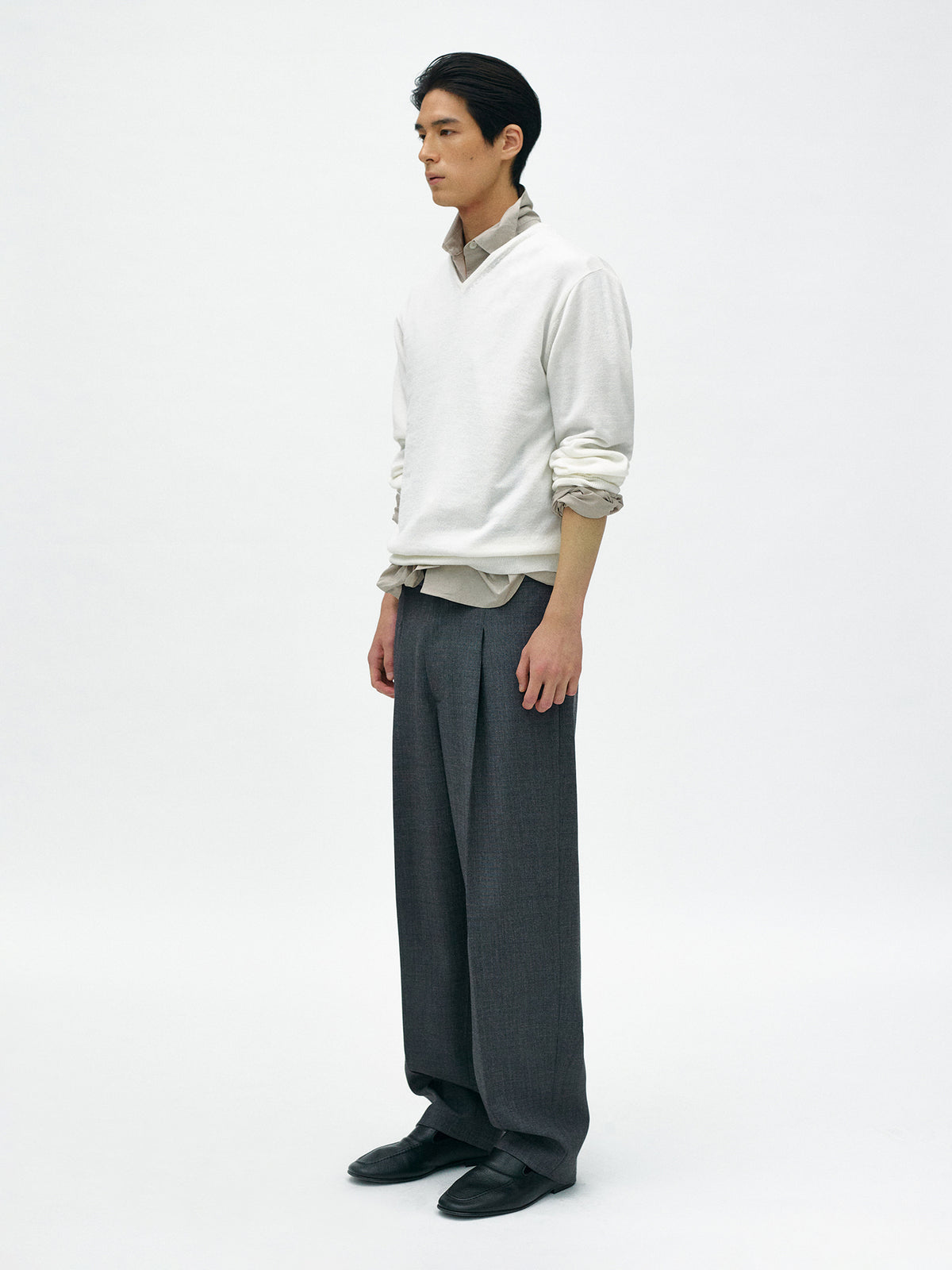 Nothing Written Foyer v-neck pullover (Clean white)