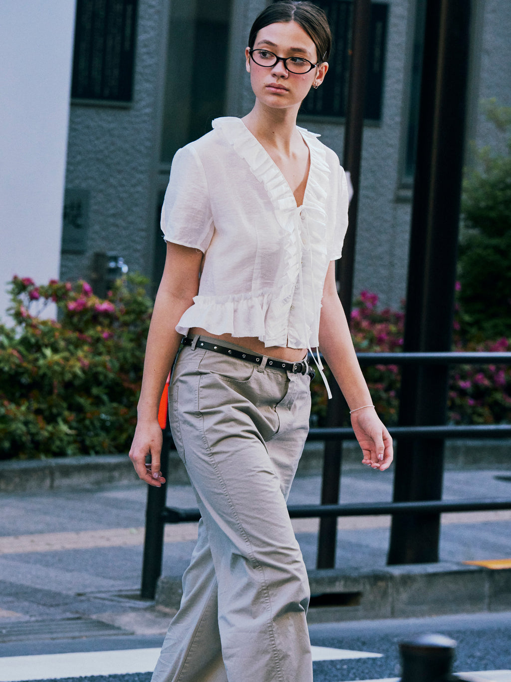[Low Classic] Raw Edged Ruffle Short Blouse_Off White