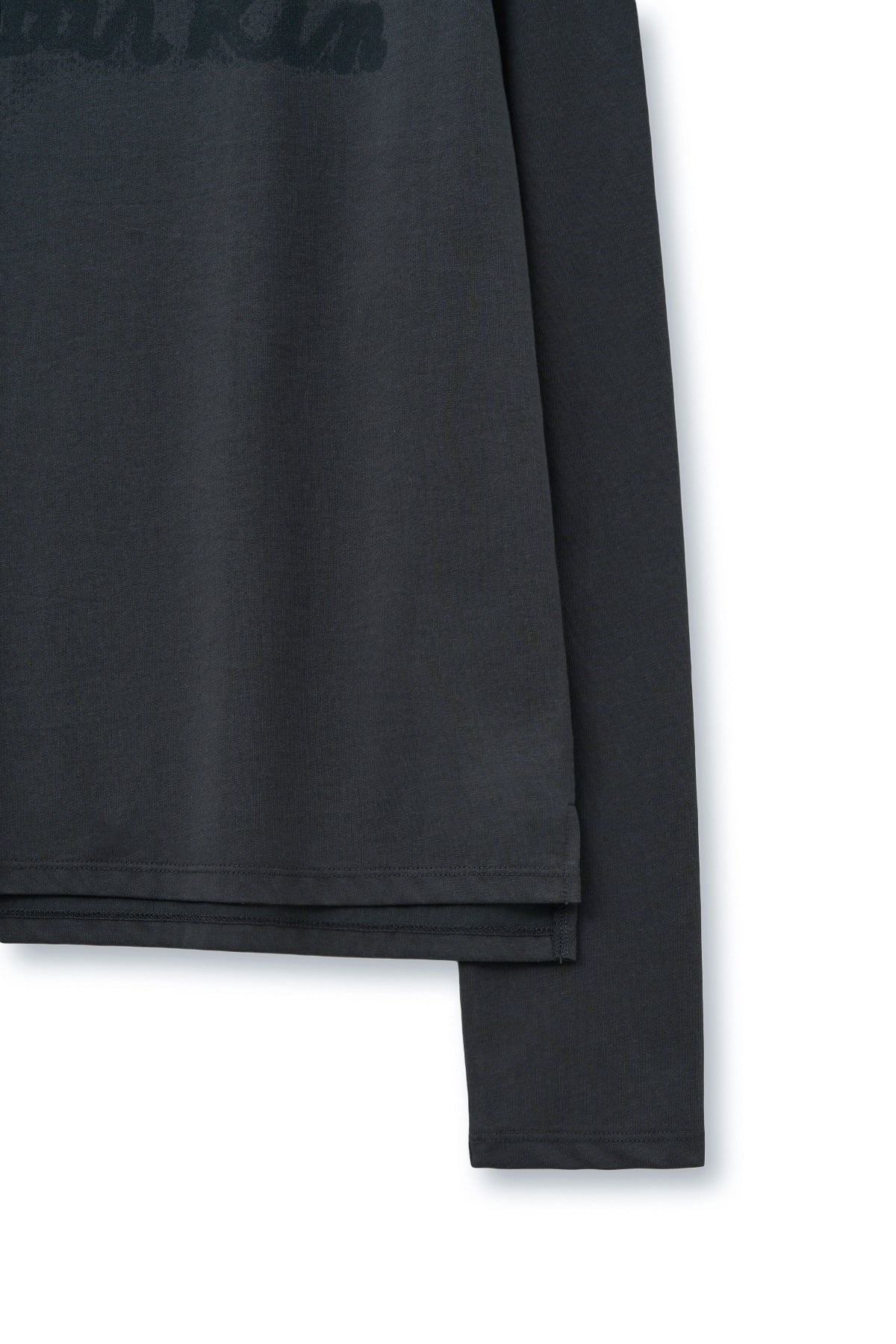 [matinkim] LETTERING GRAPHIC LONG SLEEVE TOP FOR WOMEN IN CHARCOAL