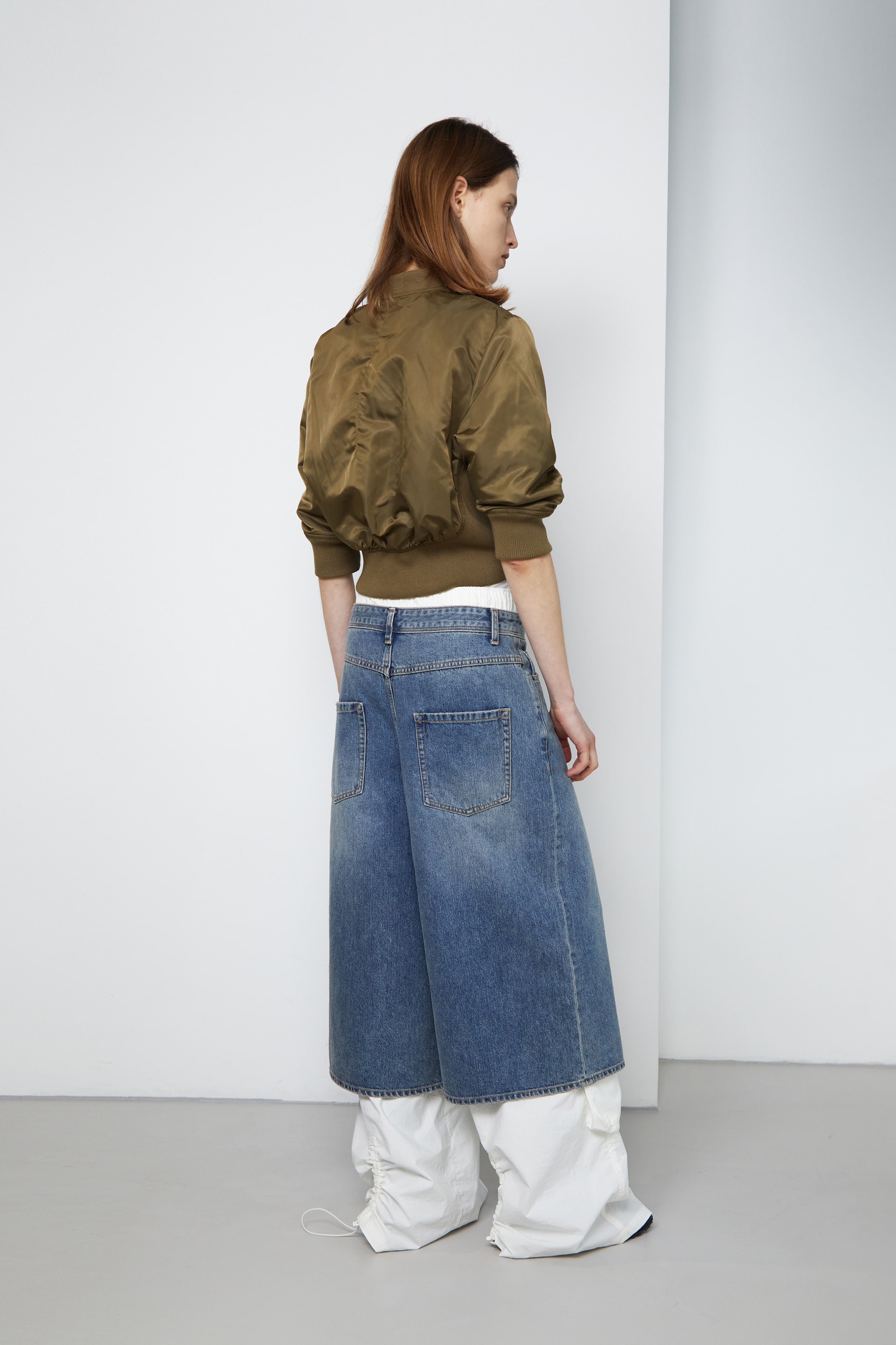 [low_classic] DENIM BERMUDA PANTS
BLUE