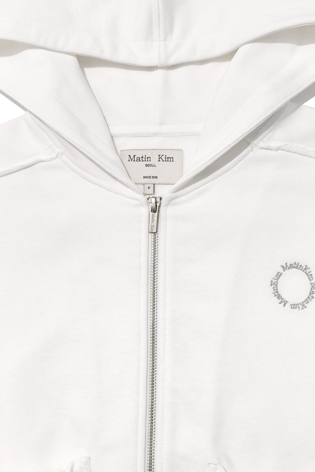 [matinkim] VOLUME POCKET CROP HOODY ZIP UP IN WHITE