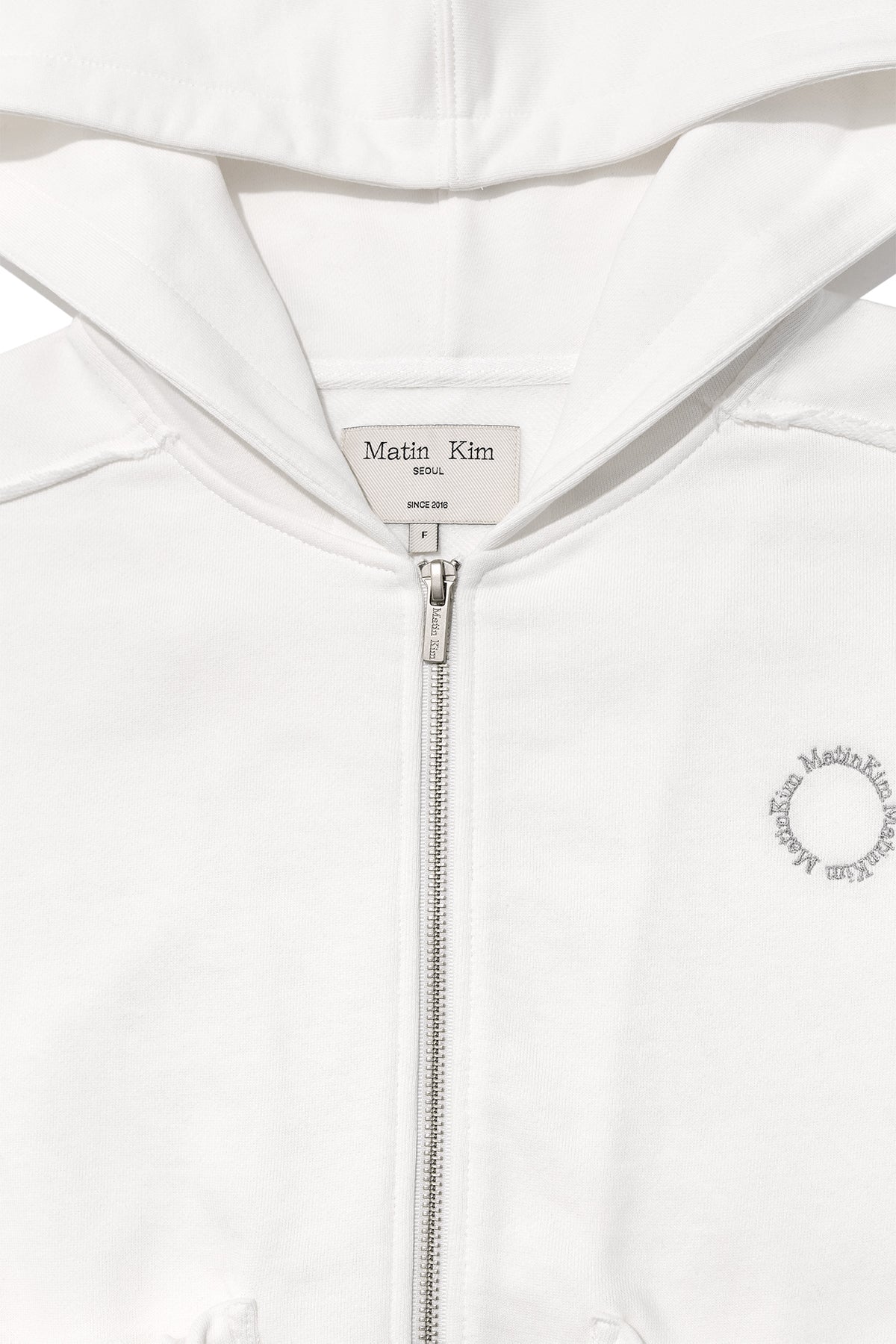 [matinkim] VOLUME POCKET CROP HOODY ZIP UP IN WHITE