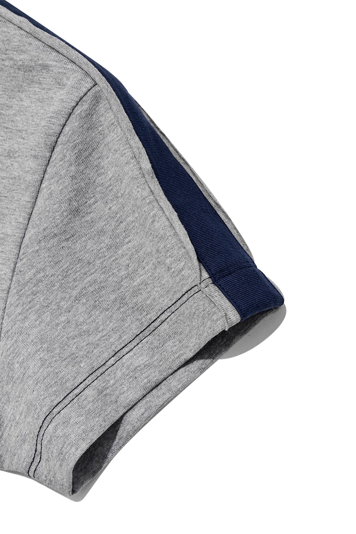 [matinkim] COLOR LINE POINT LOGO CROP TOP FOR WOMEN IN GREY