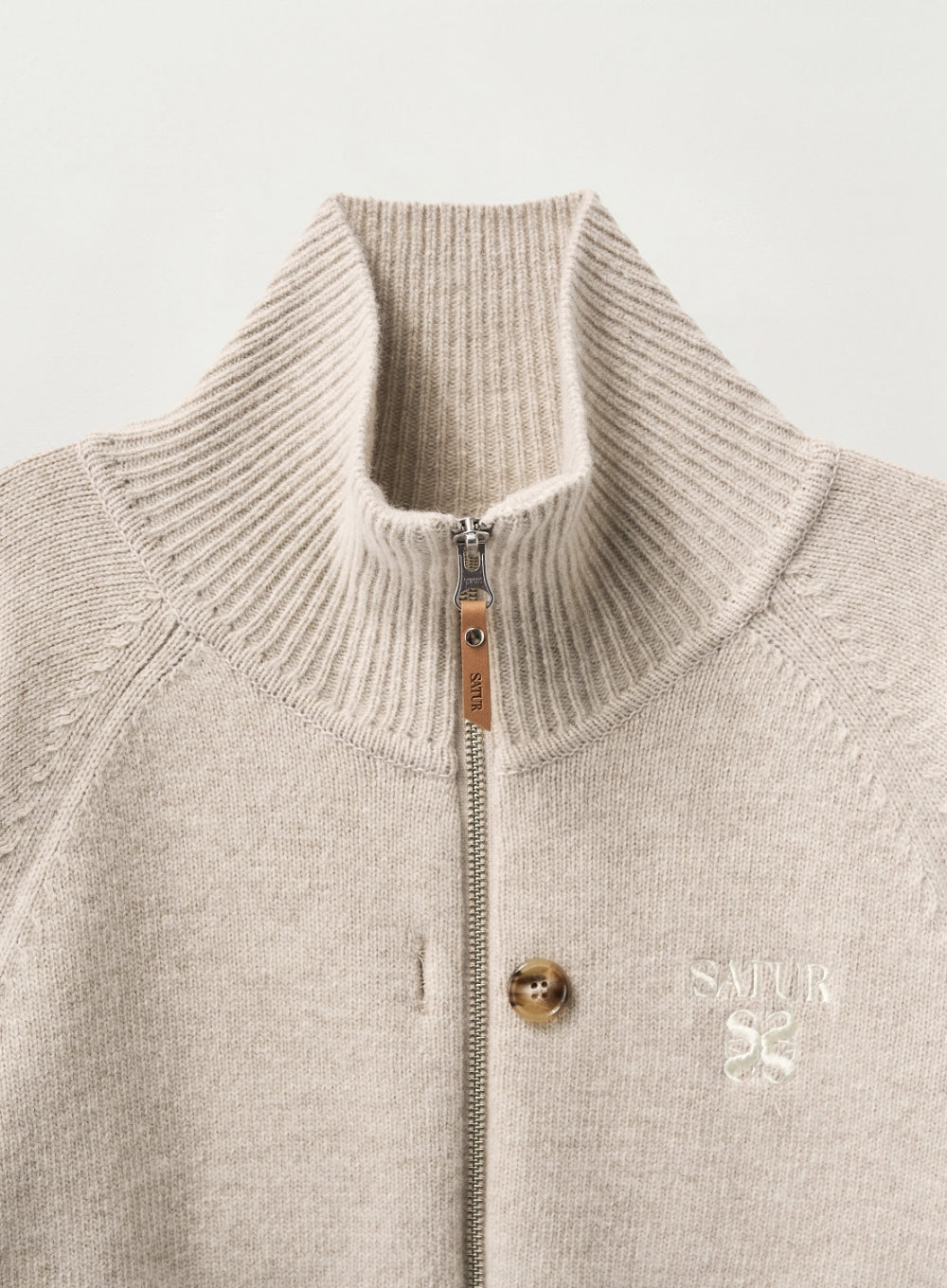 [satur] (W) Signature Logo Knit Zip-up - Beige