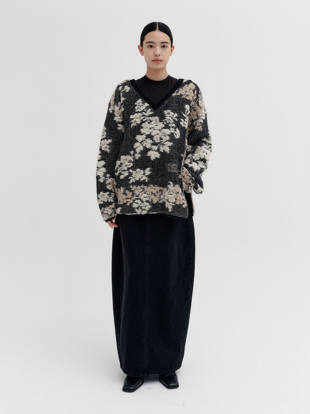 EENK Side Slit V-Neck Knitwear Sweater - Black