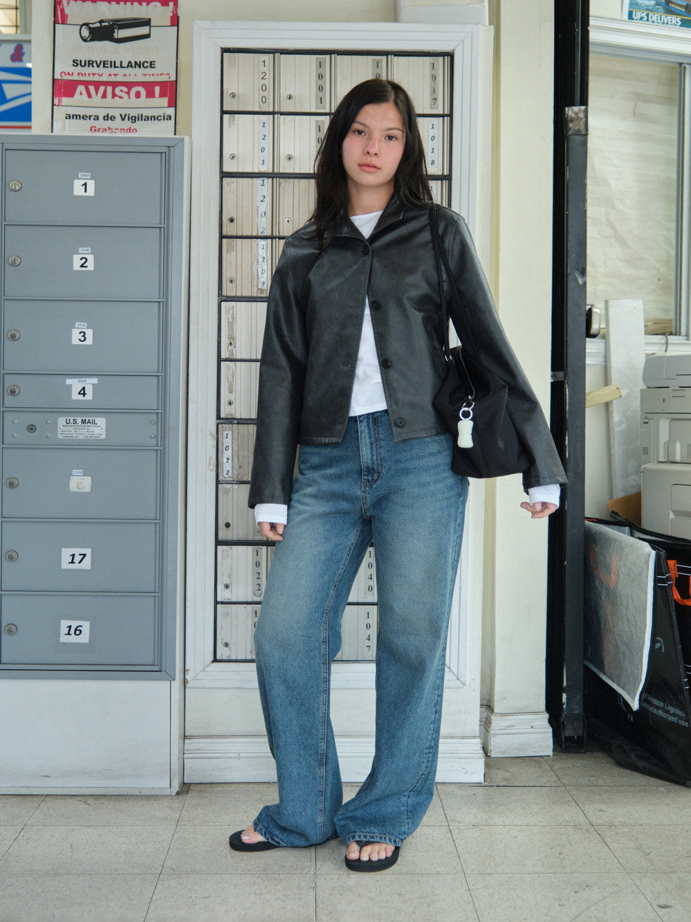 [Low Classic] Caramel Box Shoulder Bag_Black