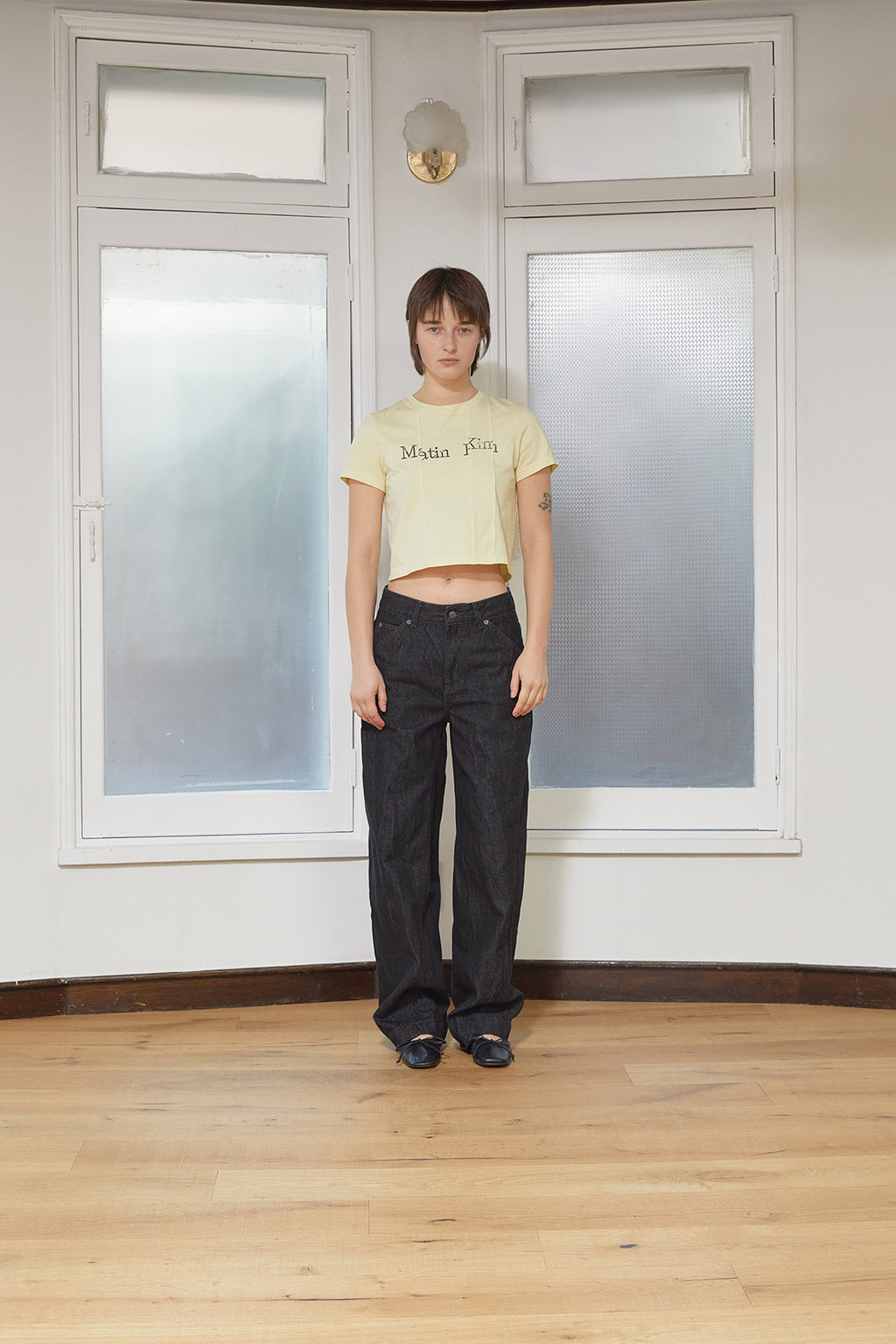 [matinkim] UNBALANCE TYPO LOGO CROP TOP IN YELLOW