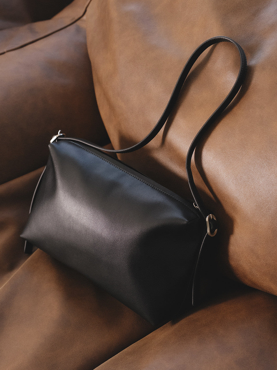 Tillidie Leather Buckle Shoulder Bag Black