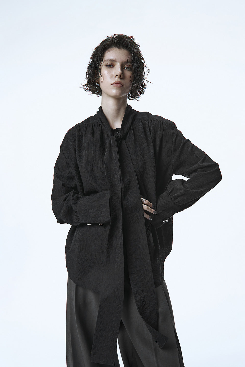 Treemingbird Tied Scarf Shirt Black