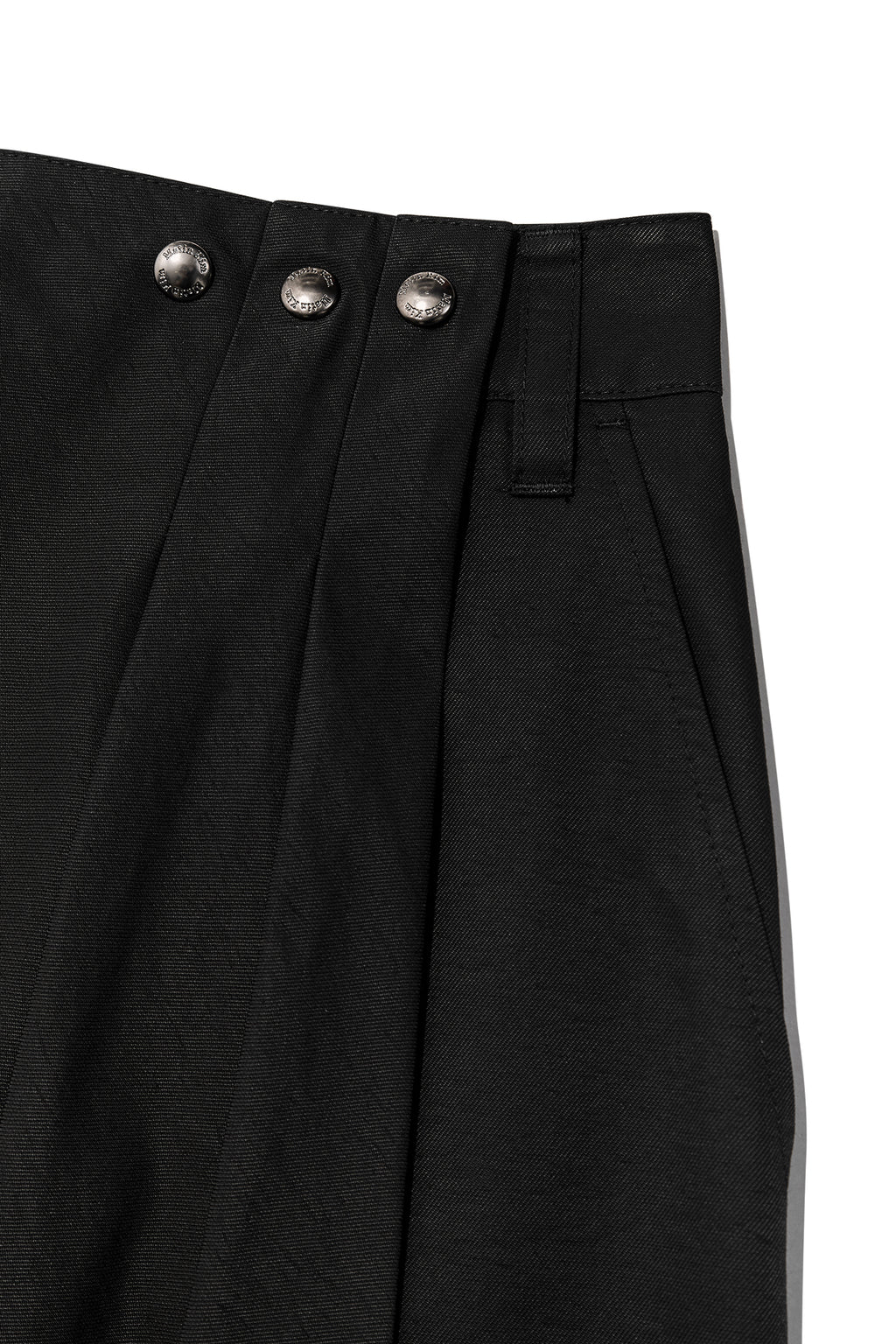 [matinkim] BERMUDA WRAP SKIRT PANTS IN BLACK