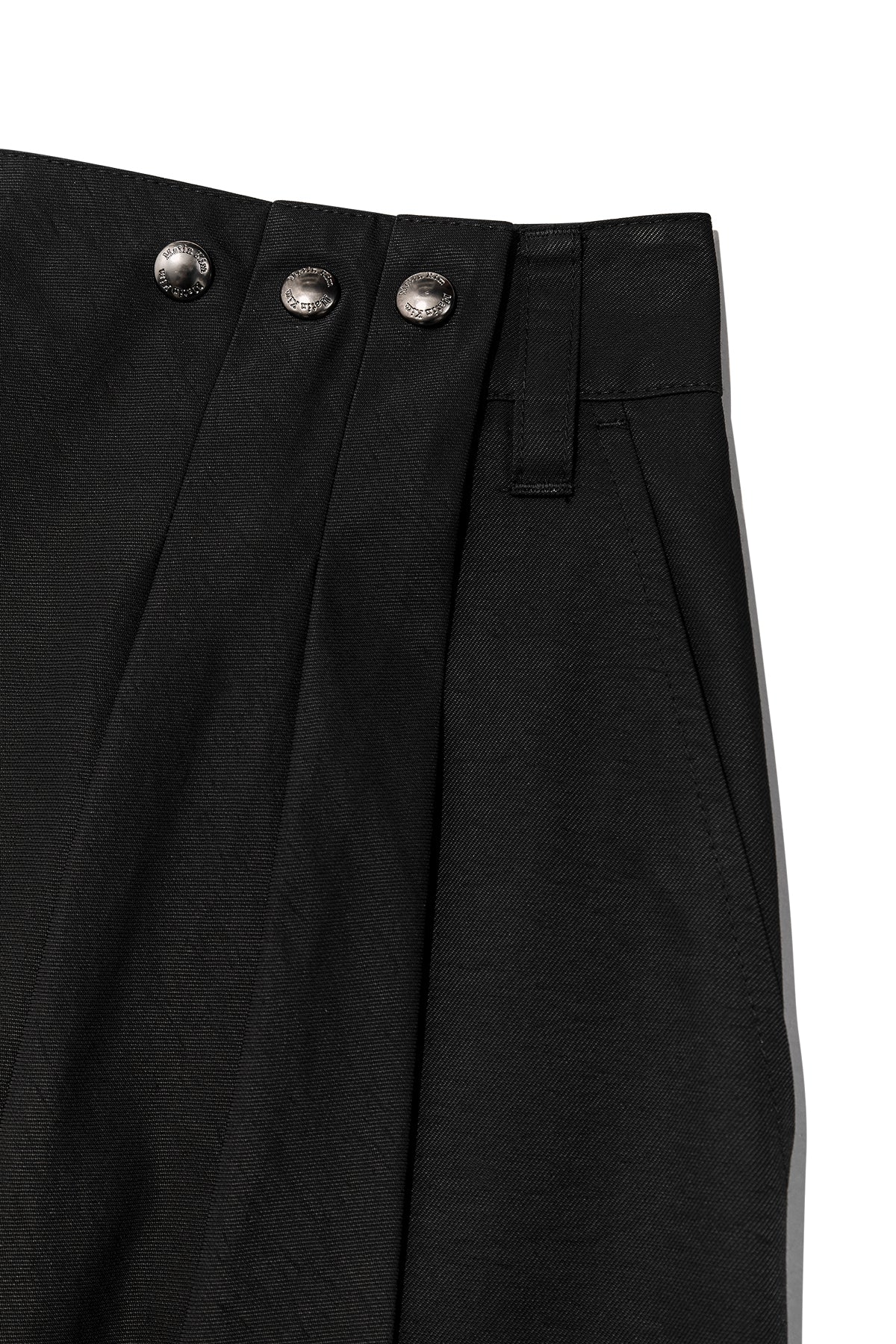 [matinkim] BERMUDA WRAP SKIRT PANTS IN BLACK