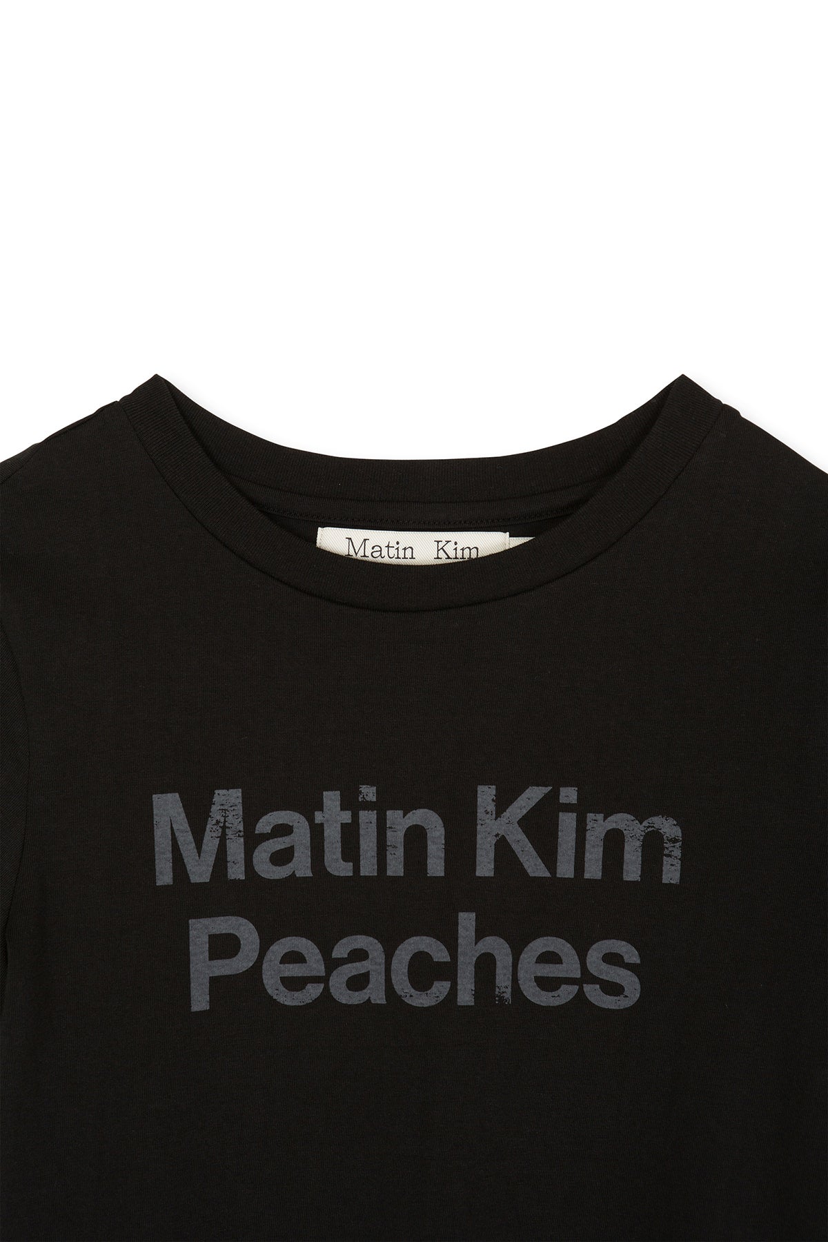 [matinkim] PEACHES LOGO GRAPHIC CROP TOP IN BLACK