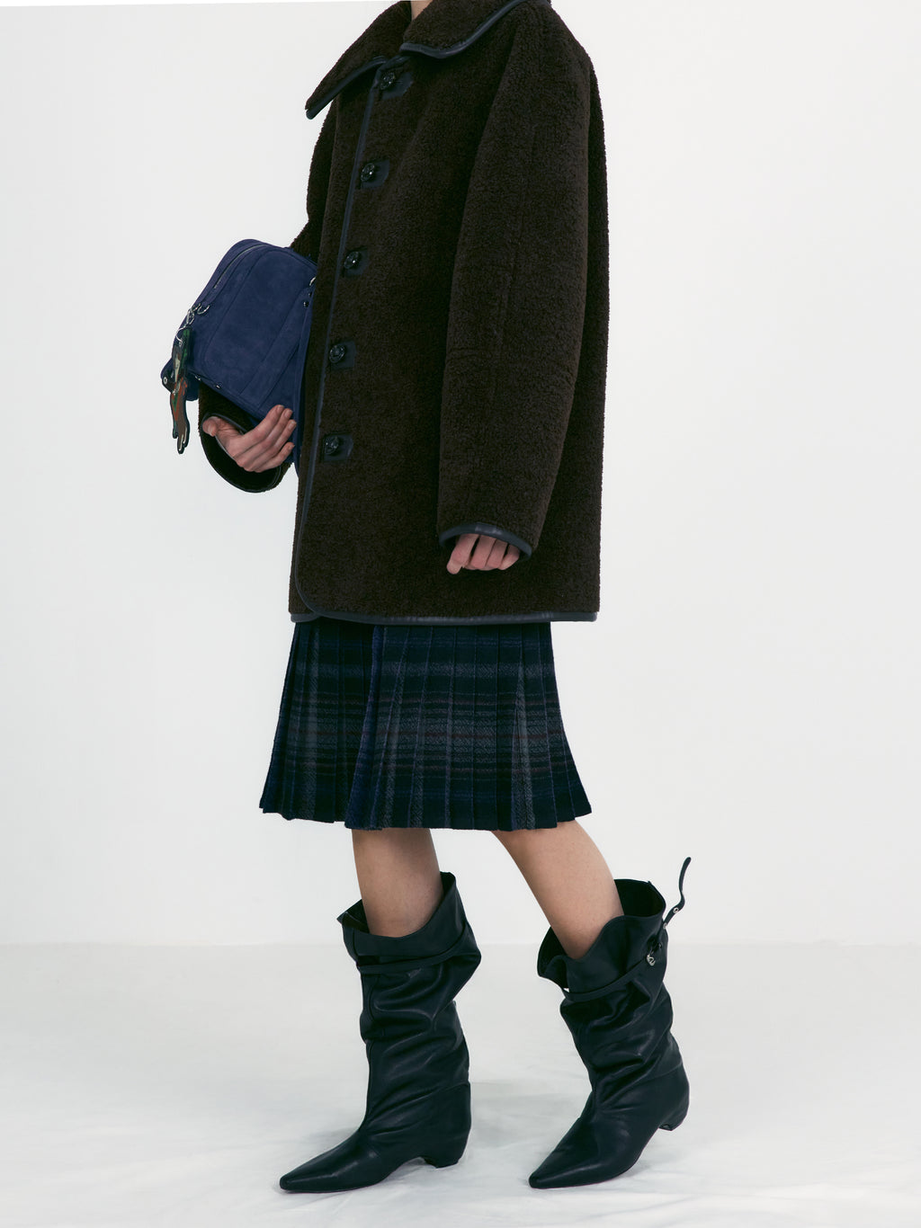Low Classic Back-Zipped Middle Boots Black