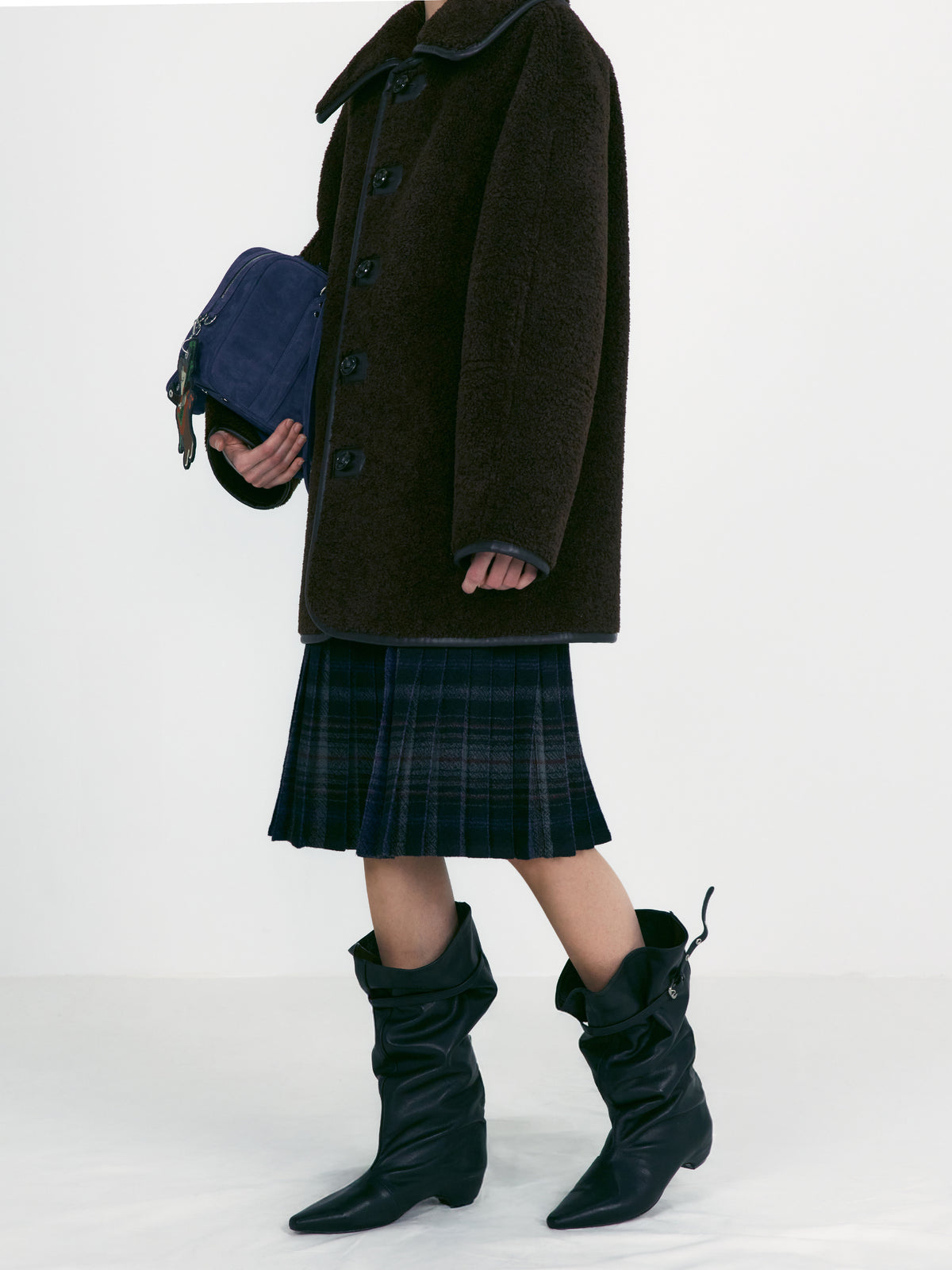 Low Classic Back-Zipped Middle Boots Black