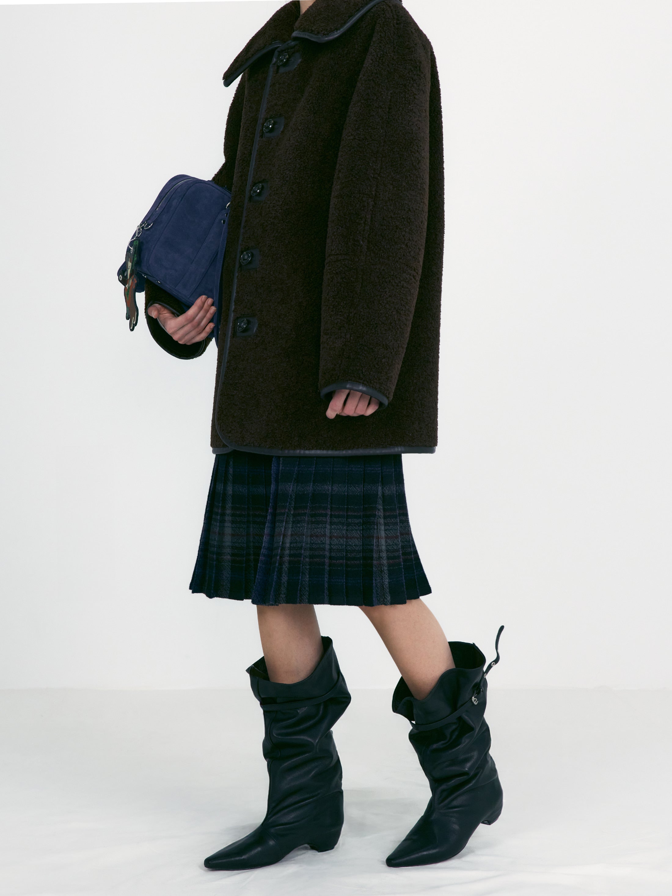 Low Classic Back-Zipped Middle Boots Black