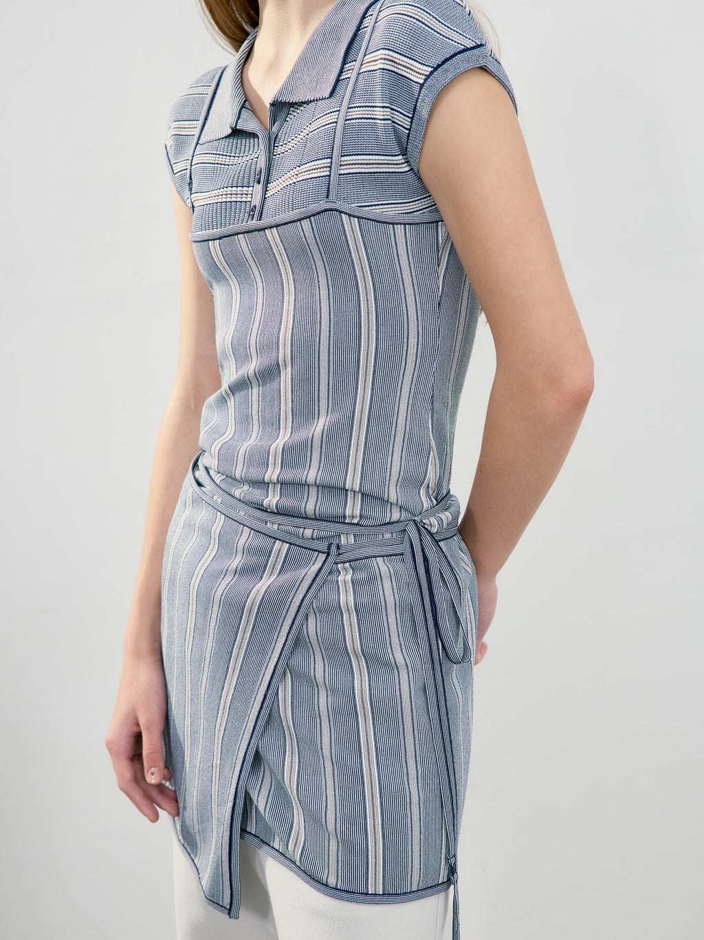 Low Classic Stripe Sleeveless Knit Top Navy