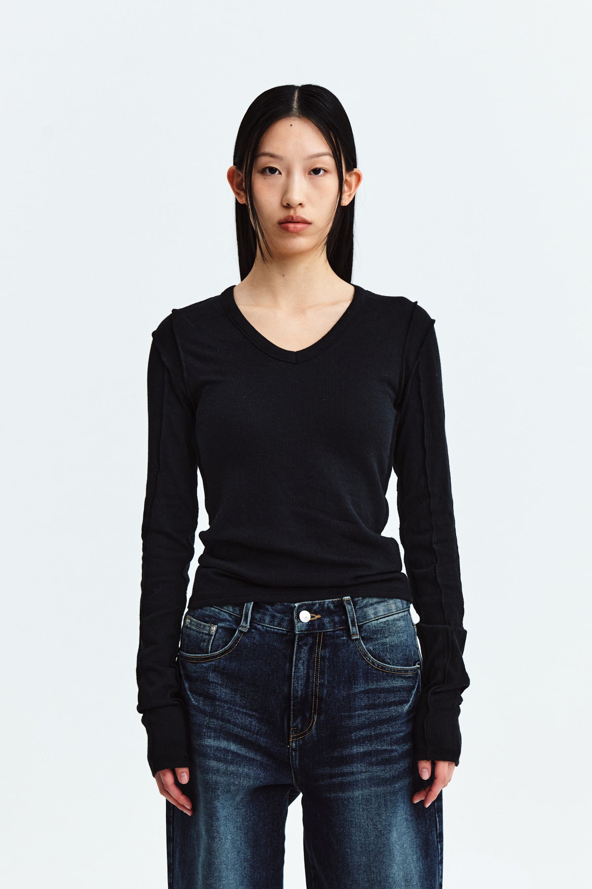 [matinkim] STITCH V NECK SLIM LONG SLEEVE IN BLACK