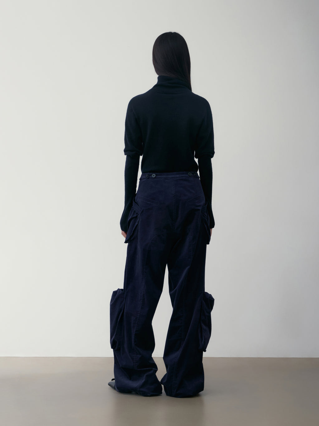 [low_classic] CORDUROY BUBBLE POCKET PANTS
NAVY
