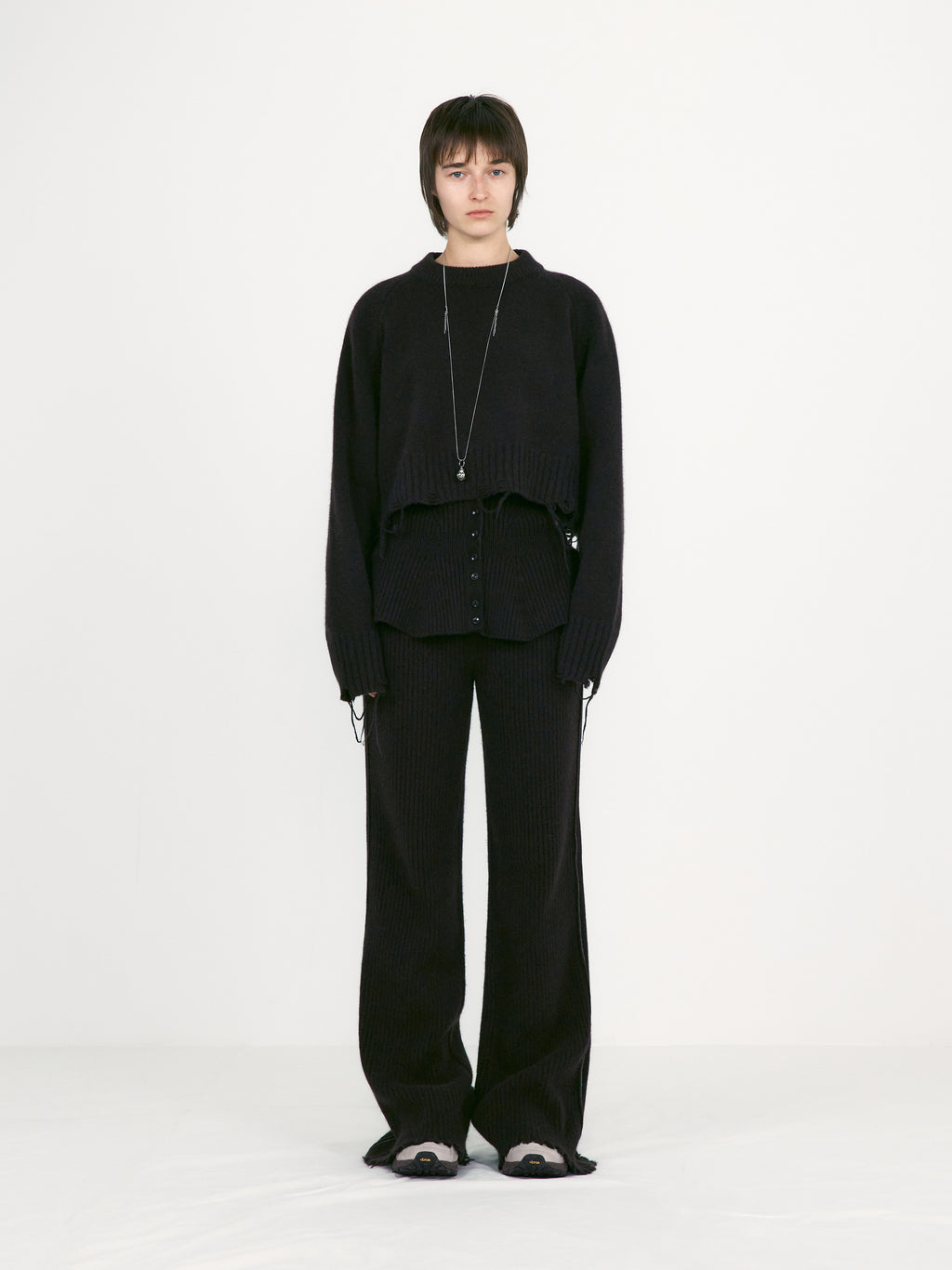 [low_classic] Damaged Knit Boot-Cut Pants
Brown