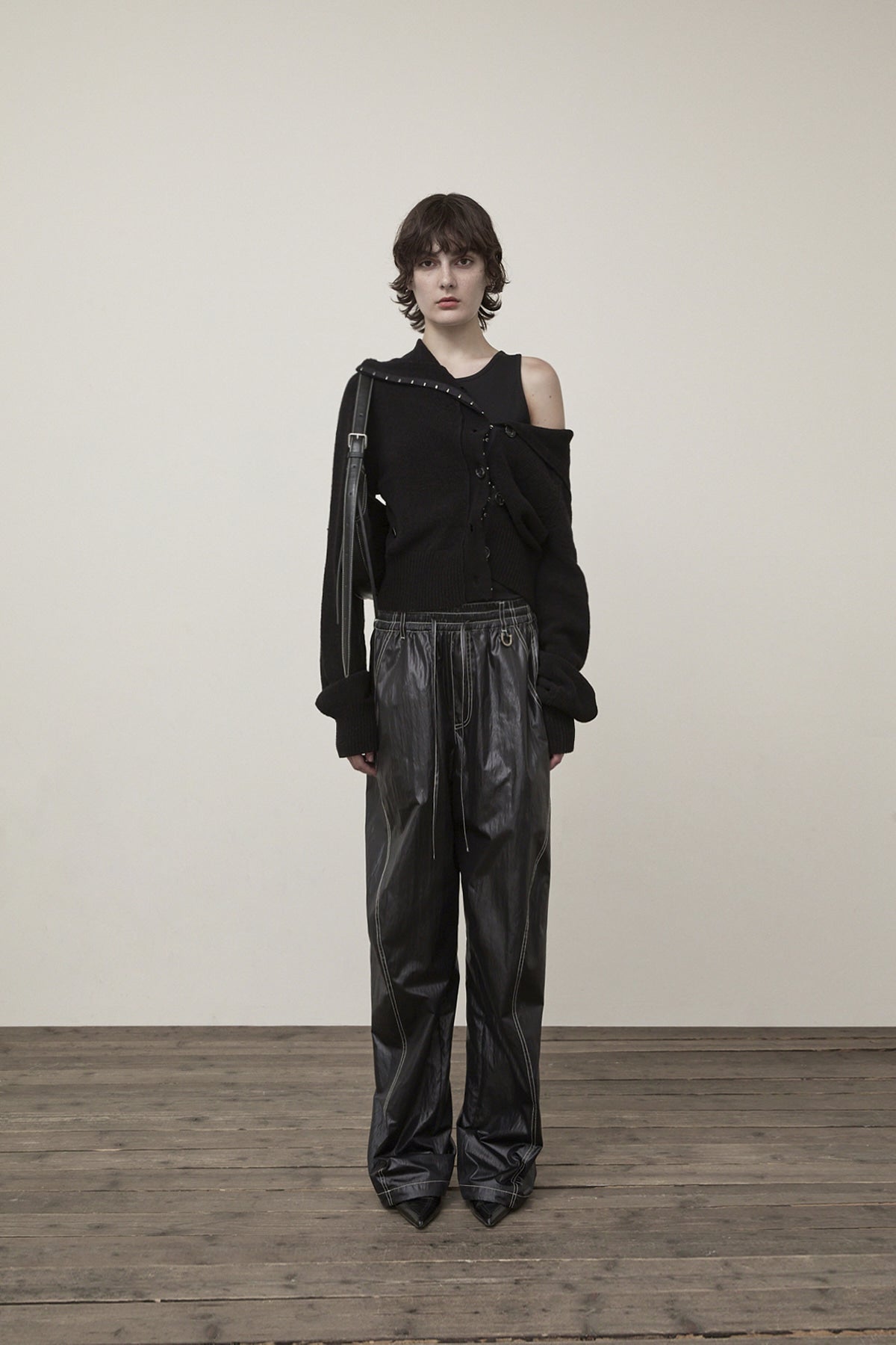 [matinkim] GLOSSY BANDING TRACK PANTS IN BLACK