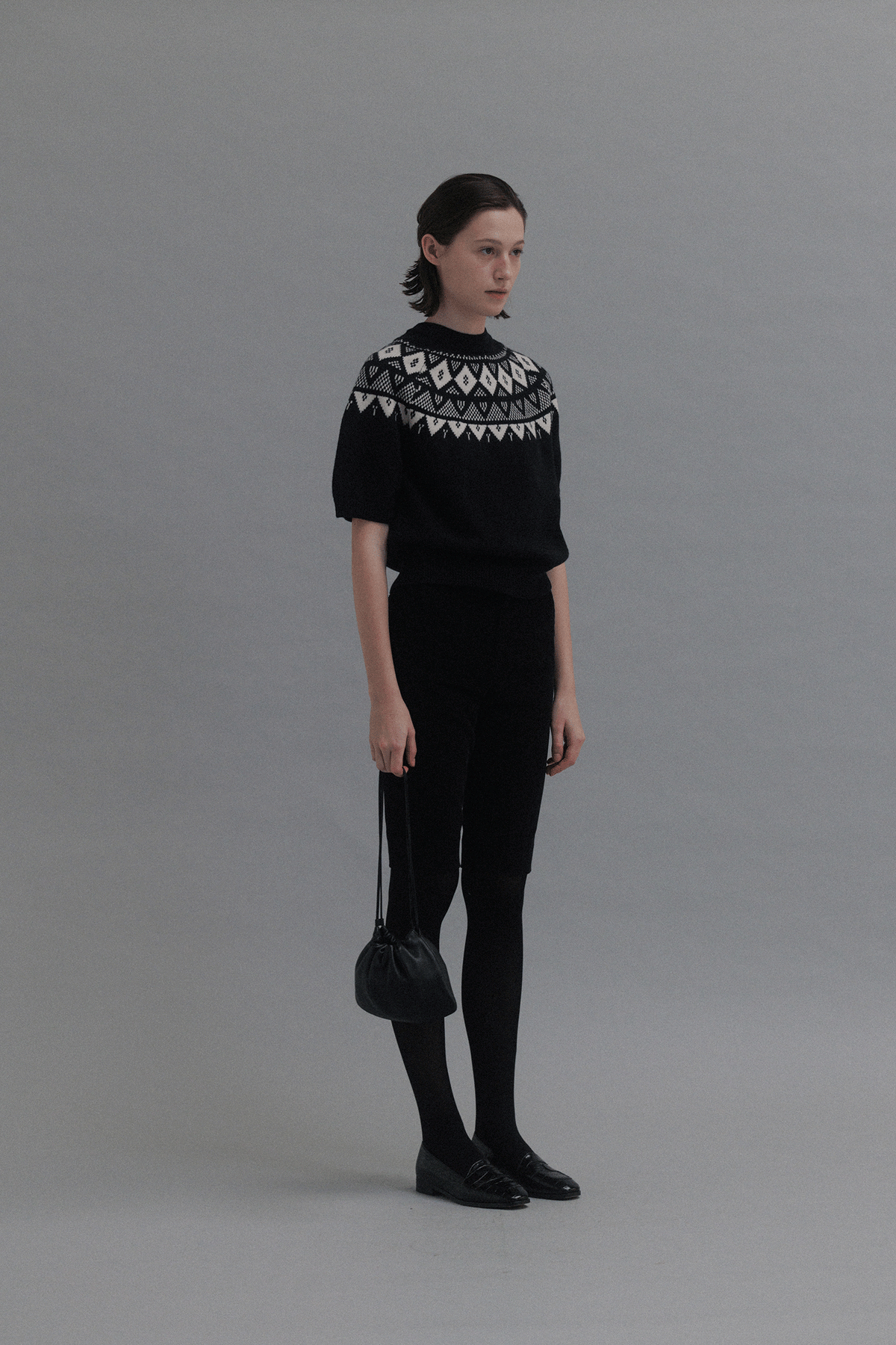 Nothing Written Ailos pattern short sleeve knit (Dark navy)