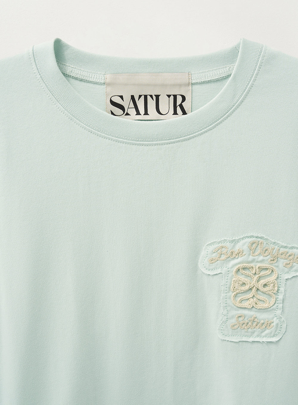 [satur] (W) Bon Voyage Raw-Cut Applique T-Shirt - Ice Blue