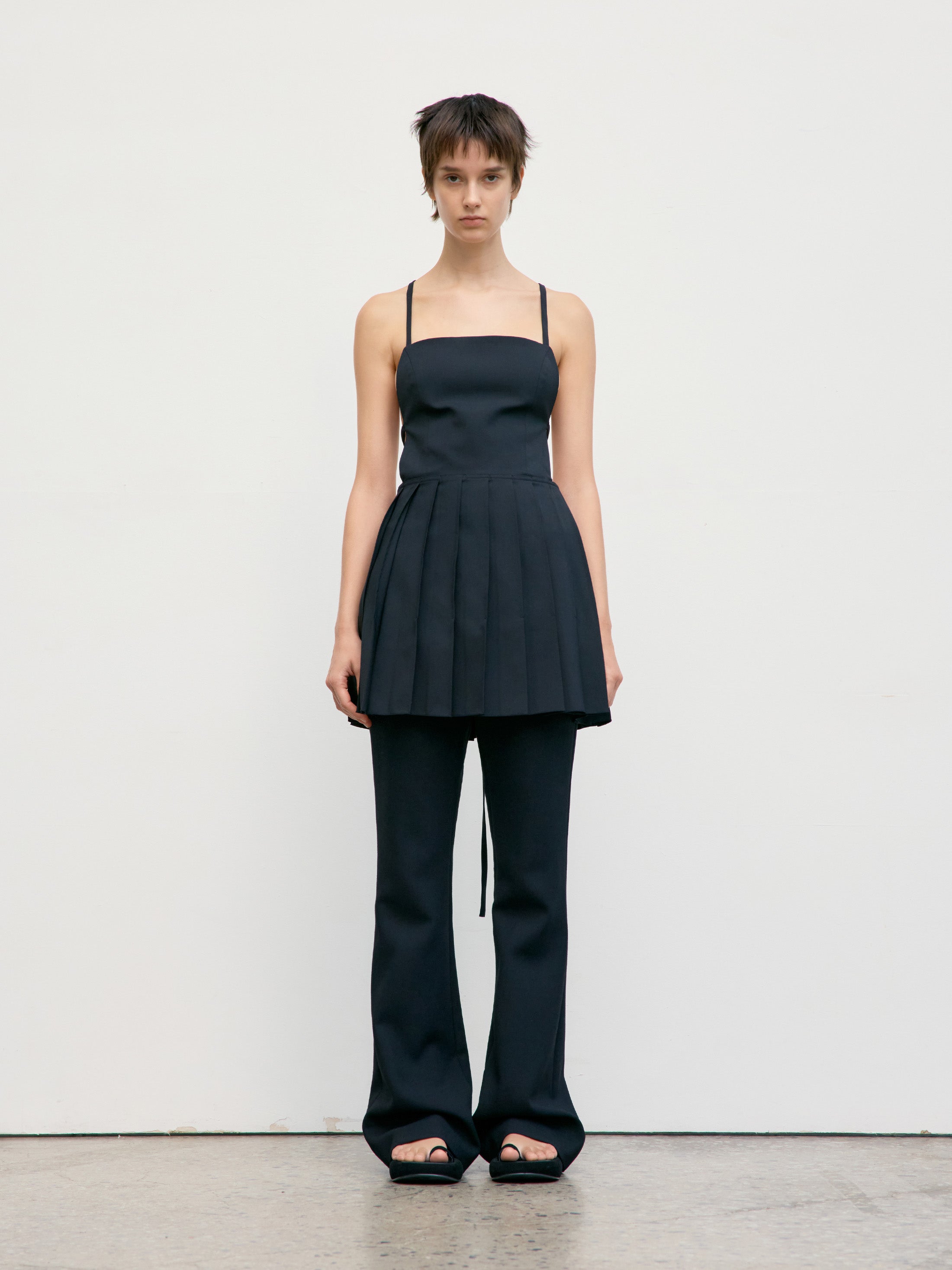 Low Classic Pleated Mini Dress Black