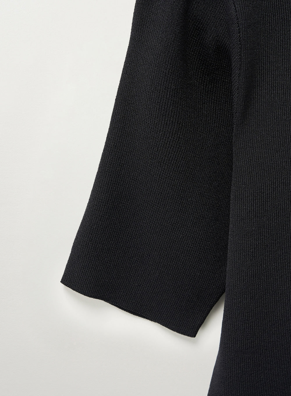 [satur] (W) Square Slim Fit Half Knit - Black