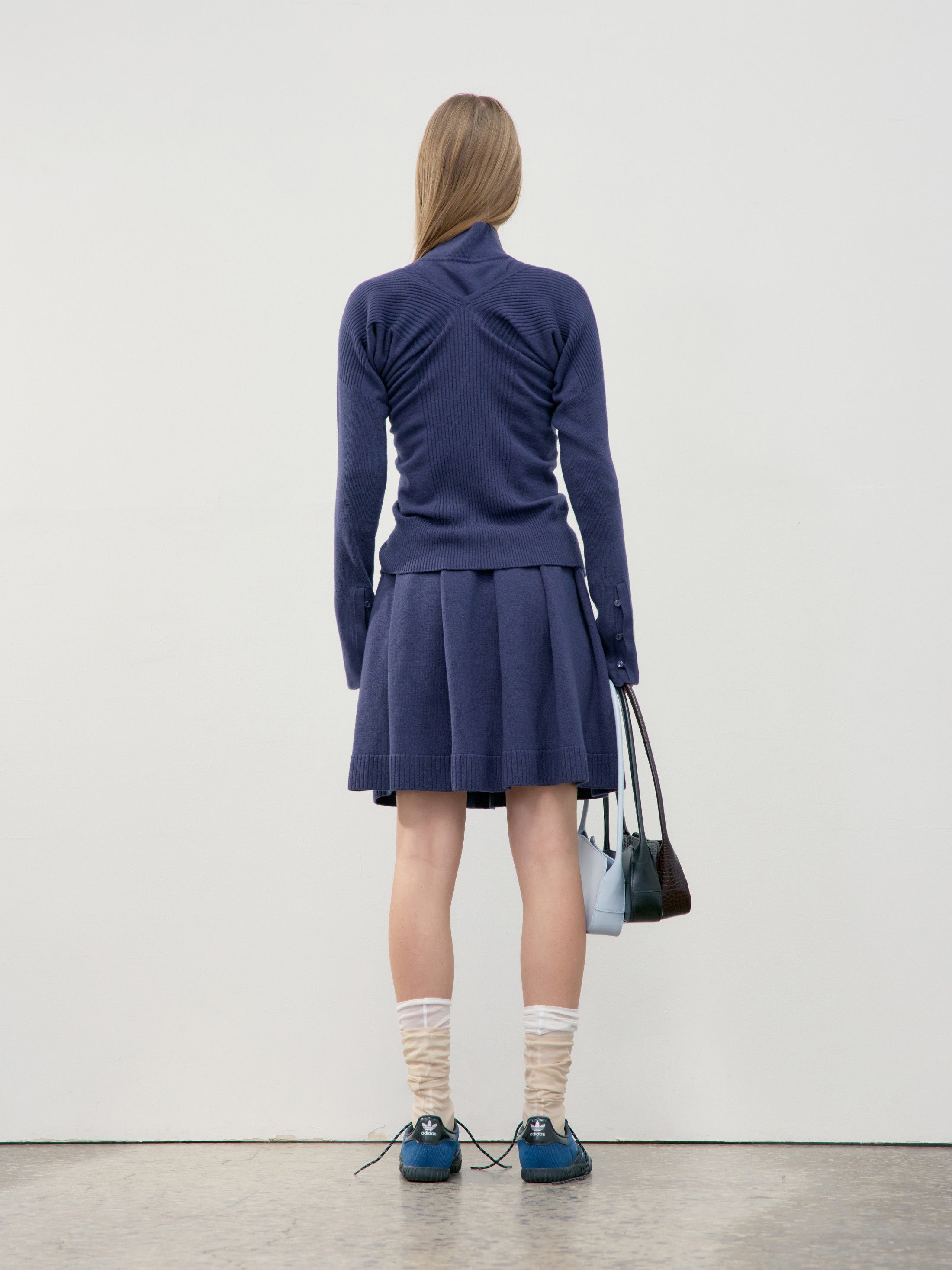 [Low Classic] Deep V-Neck Knit Cardigan_Navy