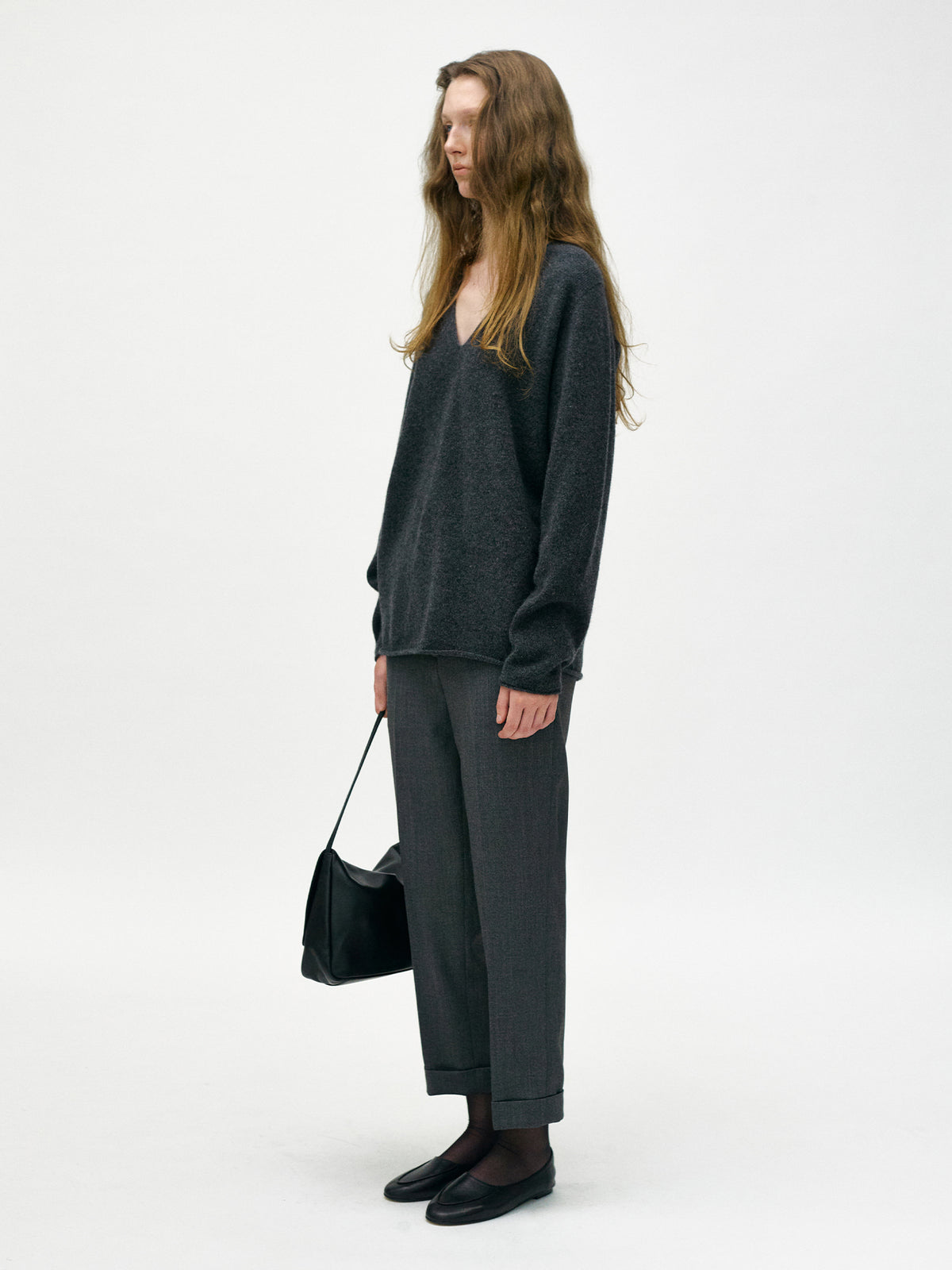 Nothing Written Runa v-neck pullover (Charcoal) (Pre-order, ships from Nov 13)