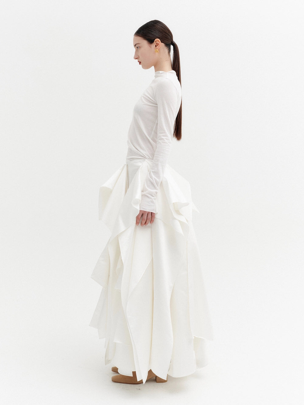 EENK Asymmetric Twist Long-Sleeve T-shirt - White