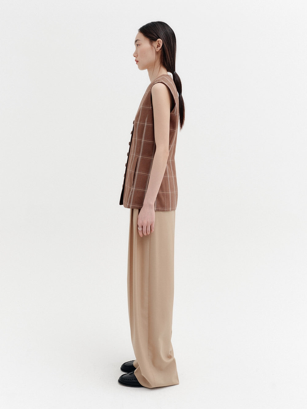 EENK Front Tuck Detail Pants - Beige