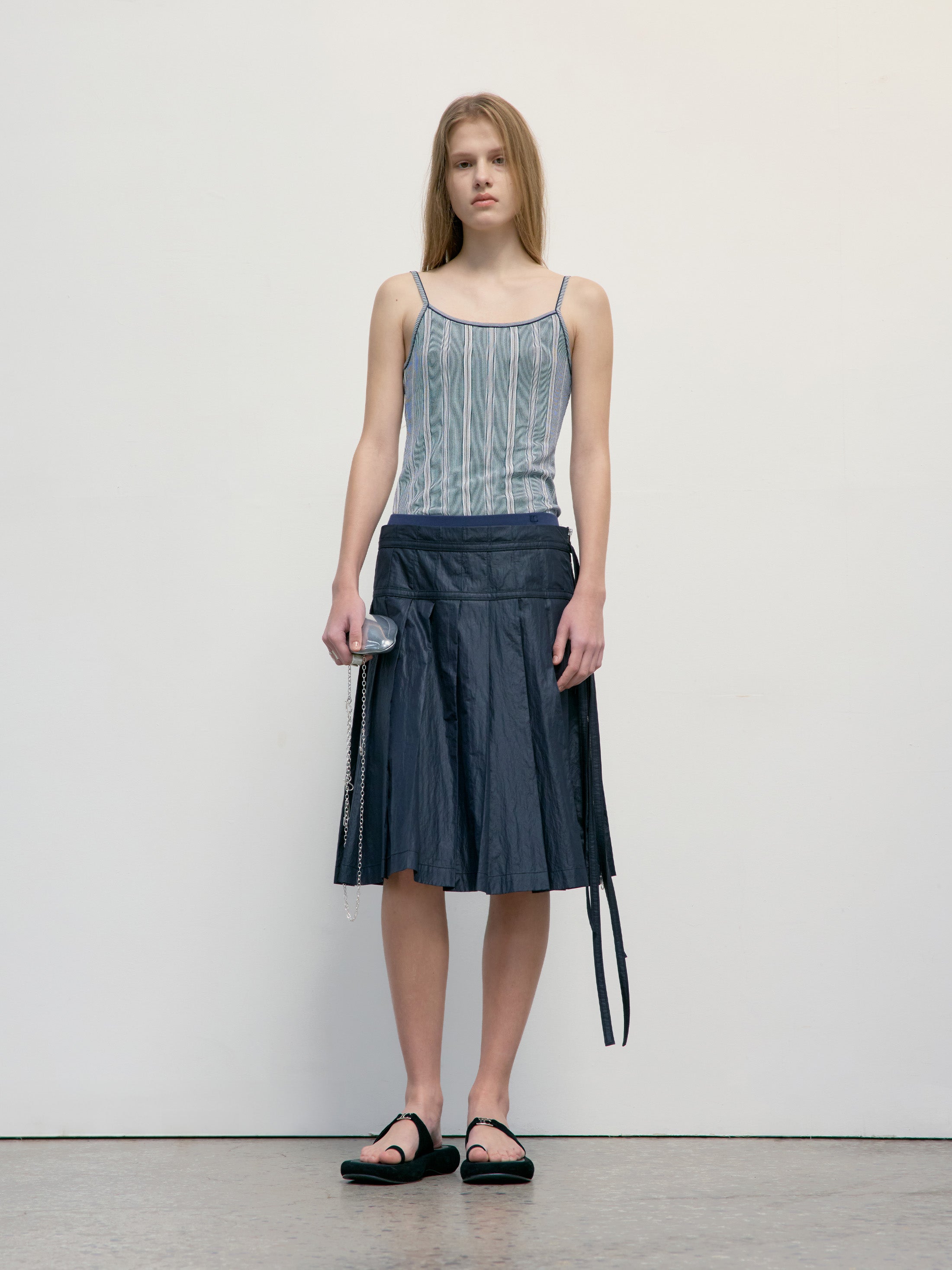 Low Classic Pleated Zipper Skirt Black, modern Korean designer fashion