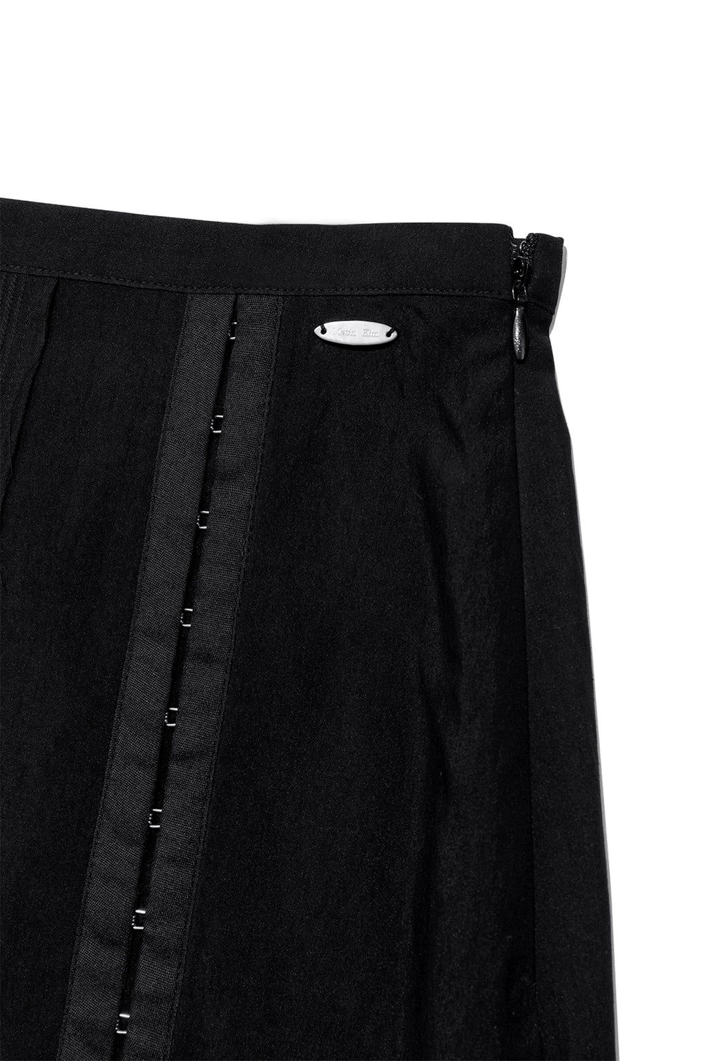 [matinkim] HOOK AND EYE STRING LONG SKIRT IN BLACK