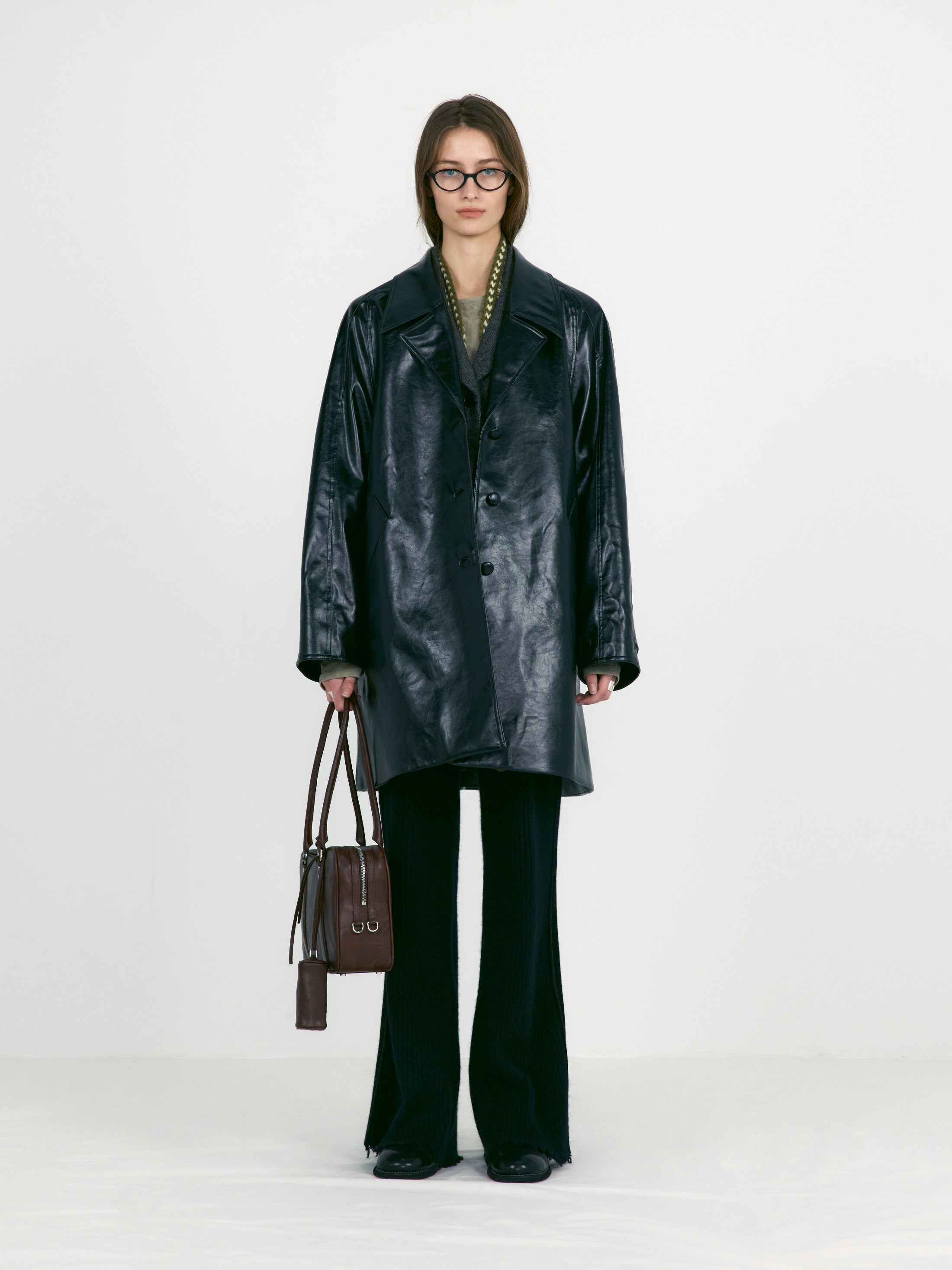 [low_classic] Damaged Knit Boot-Cut Pants
Black