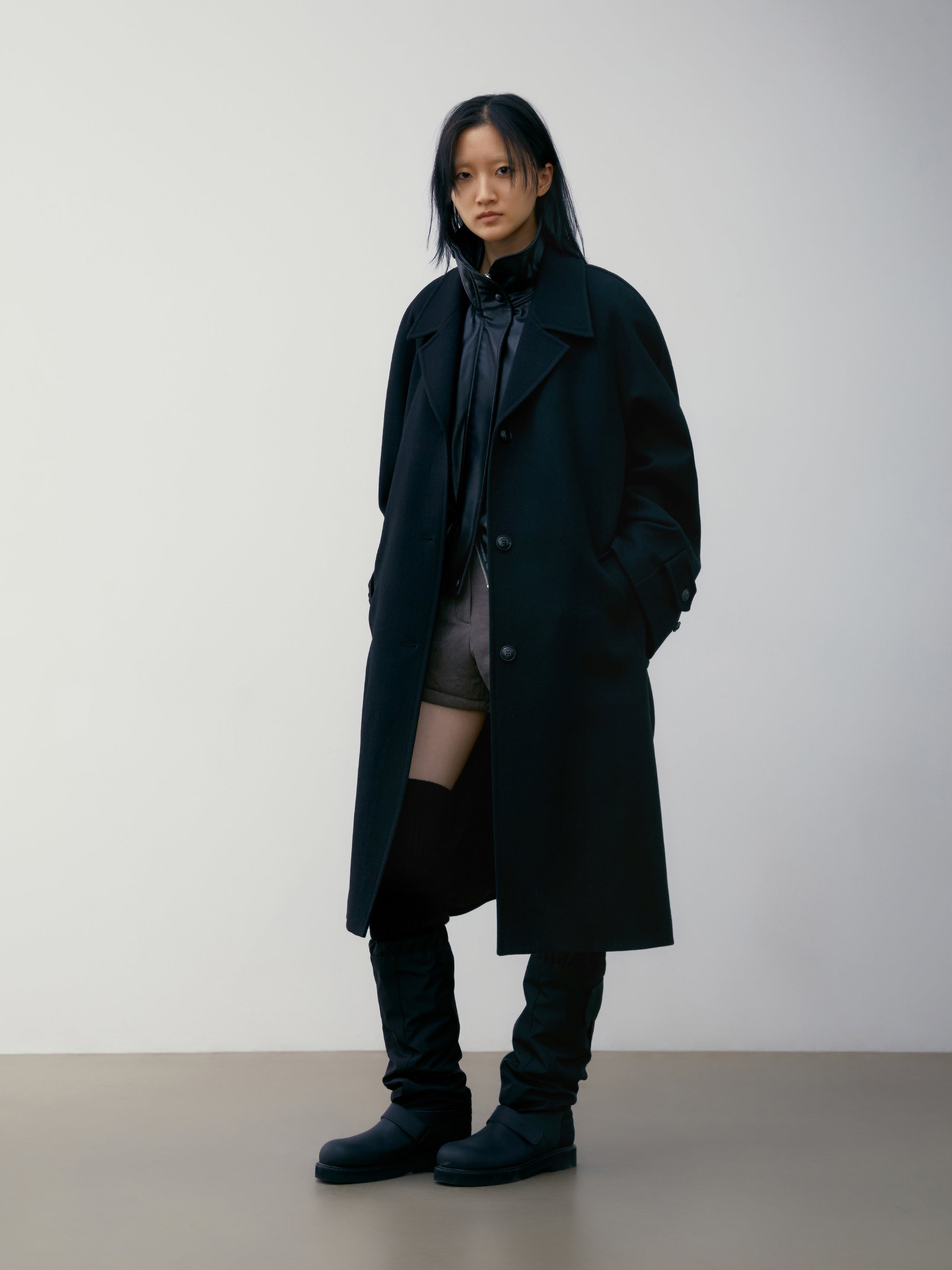 [low_classic] WOOL RAGLAN SLEEVE COAT
BLACK